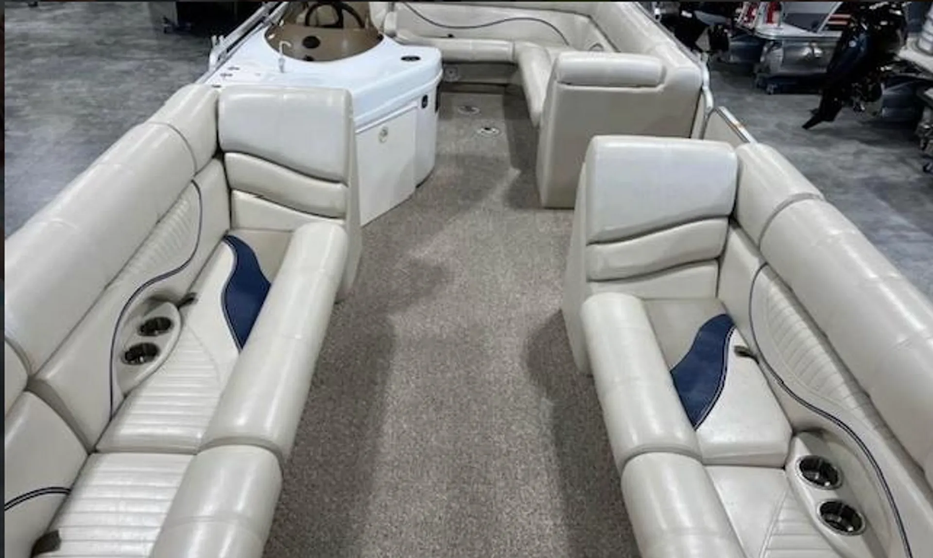 26 ft 225HP Tritoon For Rent on Lake Lewisville for 12 ppl