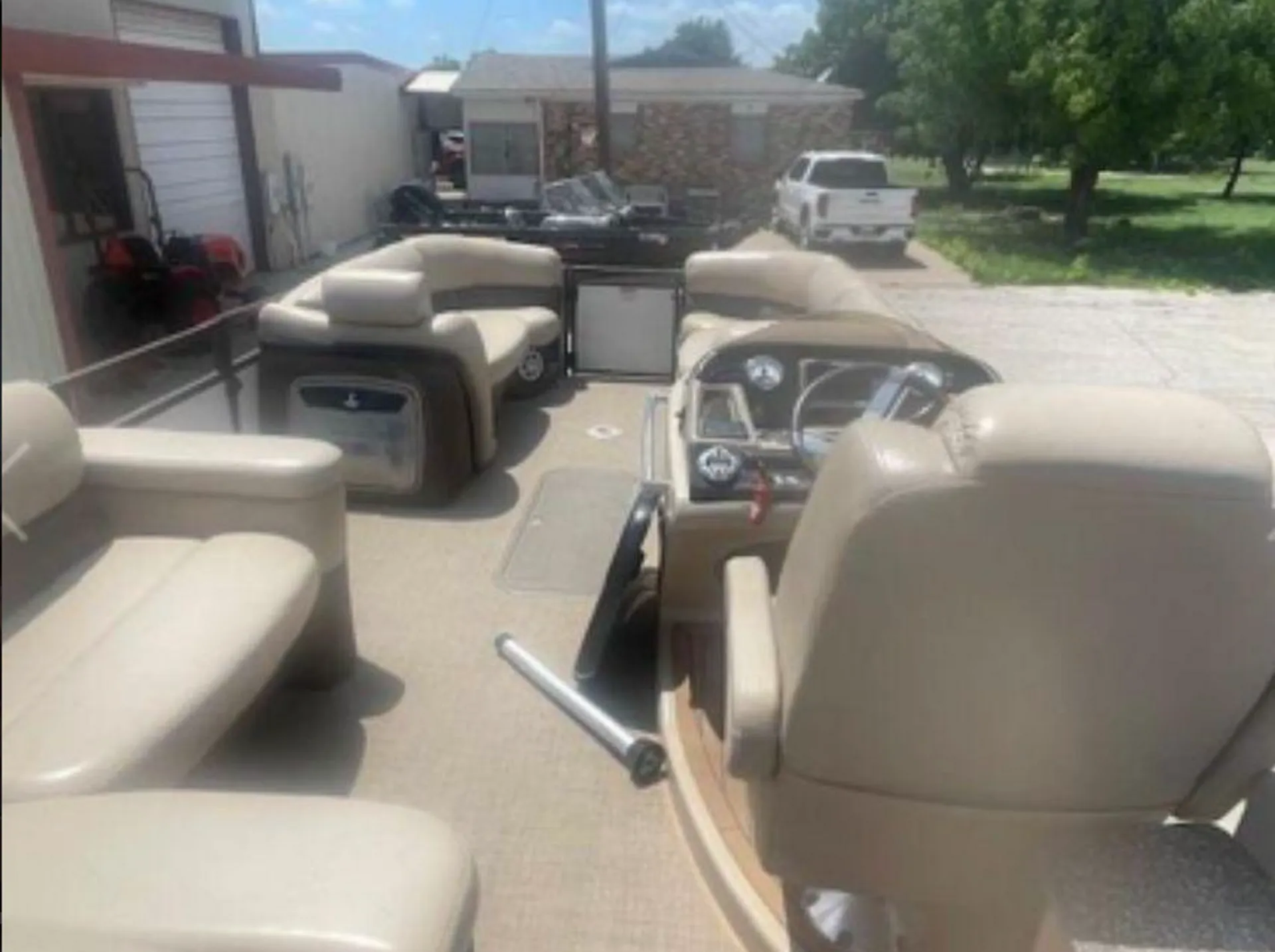 300 Hp Powered 27ft Regency Pontoon Boat in Lake Lewisville for 10 ppl