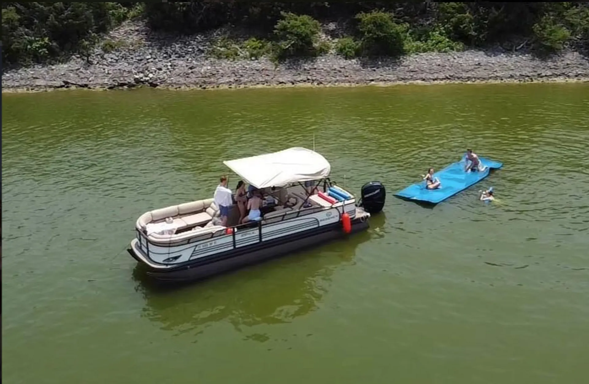 300 Hp Powered 27ft Regency Pontoon Boat in Lake Lewisville for 10 ppl