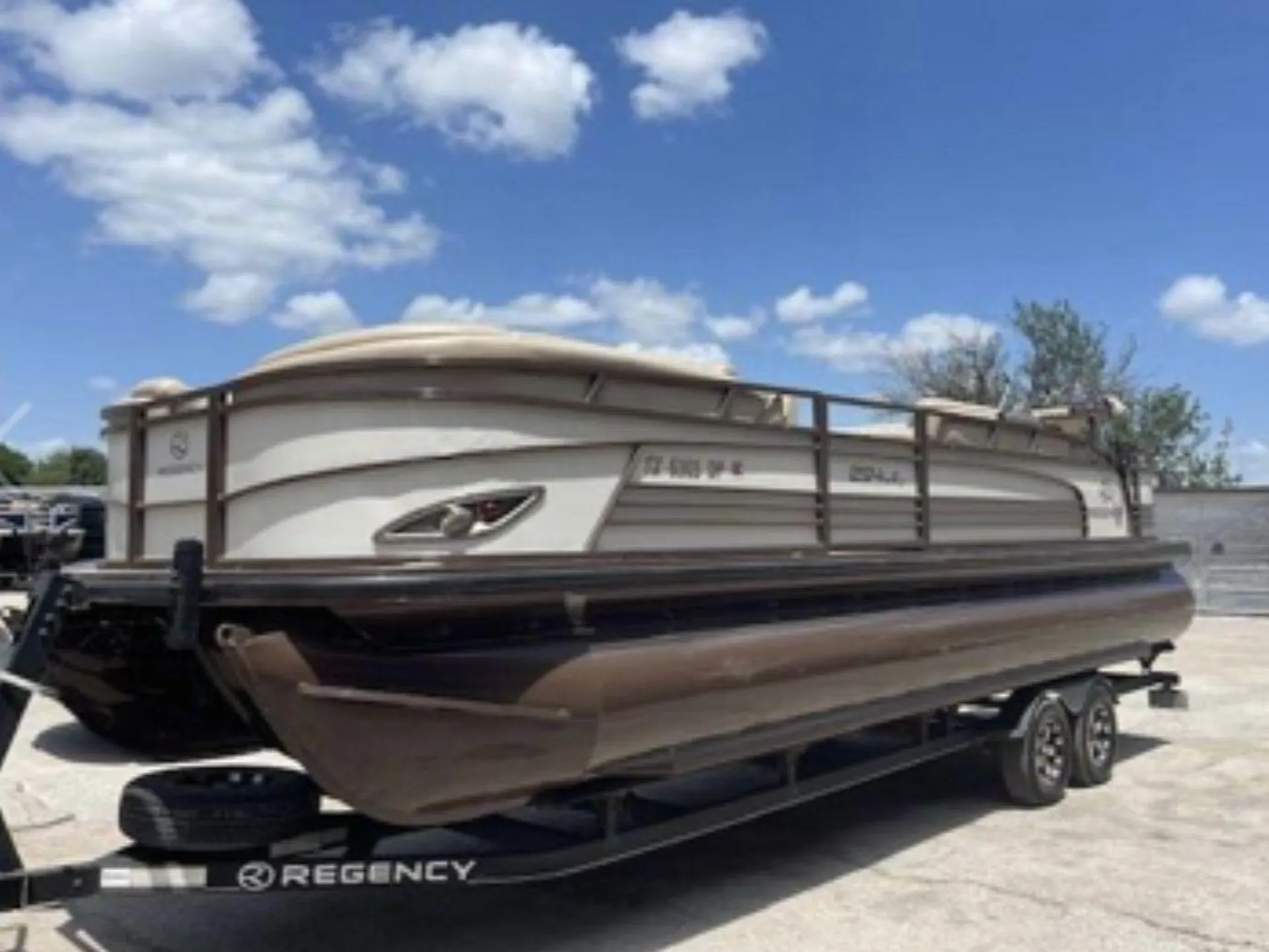 300 Hp Powered 27ft Regency Pontoon Boat in Lake Lewisville for 10 ppl