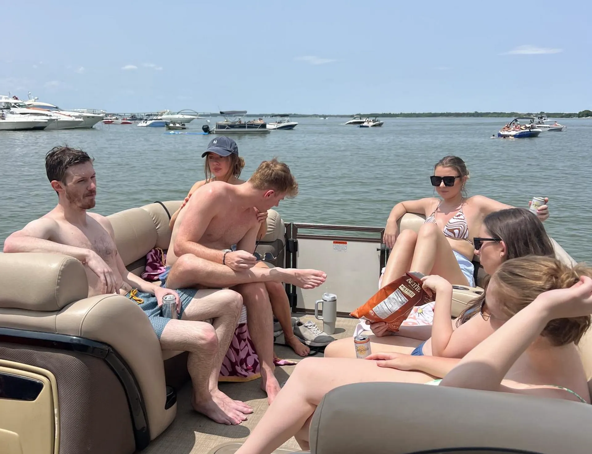 300 Hp Powered 27ft Regency Pontoon Boat in Lake Lewisville for 10 ppl