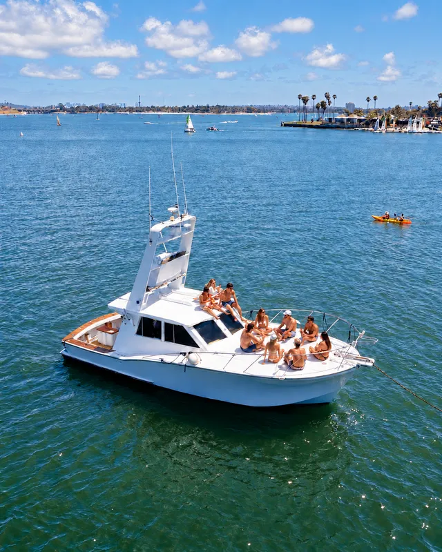 Rent a motor yacht in San Diego, CA near me