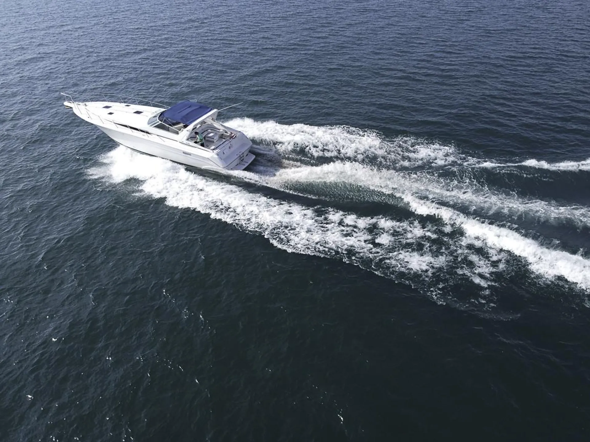 Sea Ray Boats 440 Sundancer in Chicago, IL — photo 2