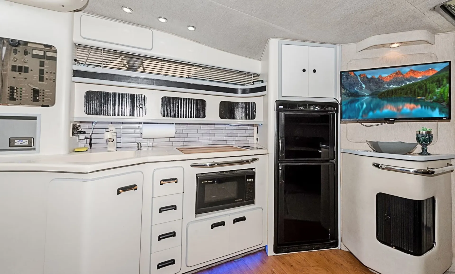 Sea Ray Boats 440 Sundancer in Chicago, IL — photo 6