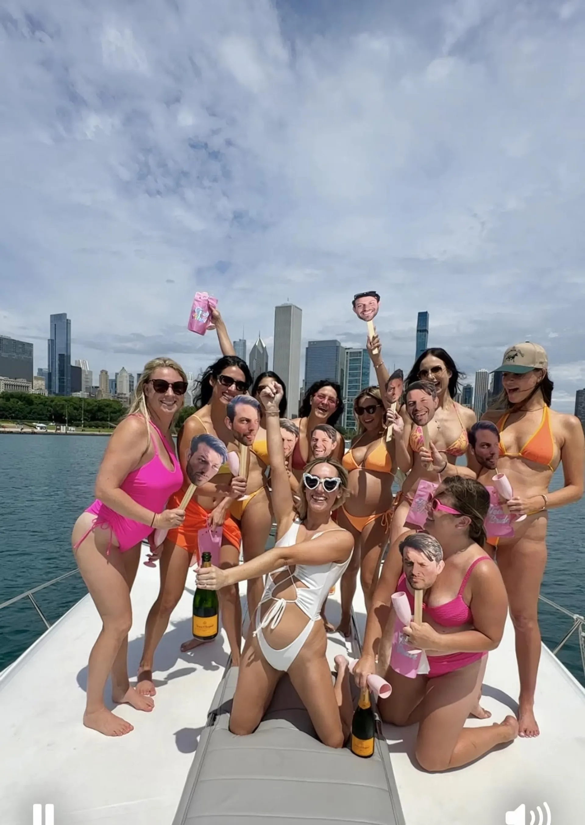 Sea Ray Boats 440 Sundancer in Chicago, IL — photo 9