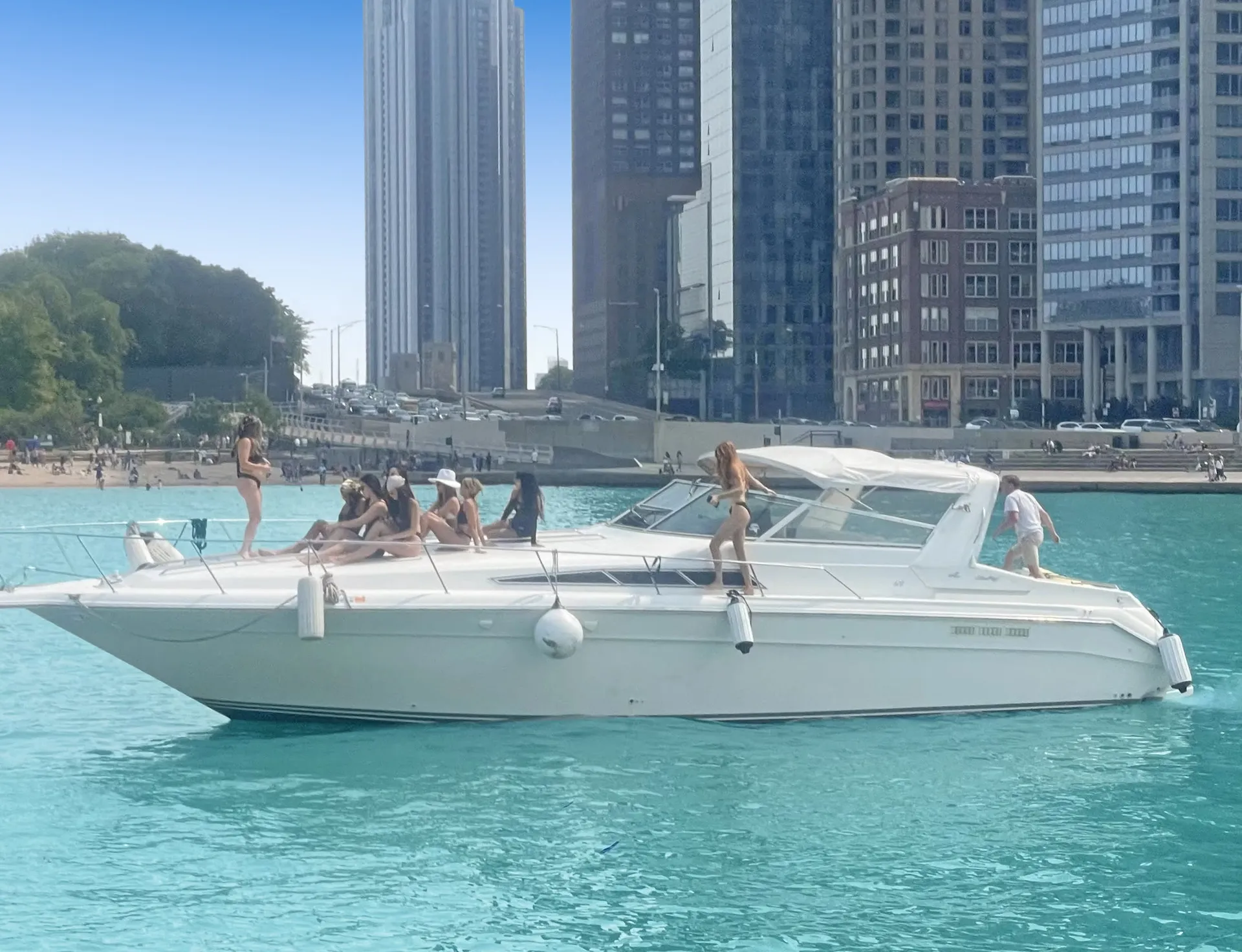 Sea Ray Boats 440 Sundancer in Chicago, IL