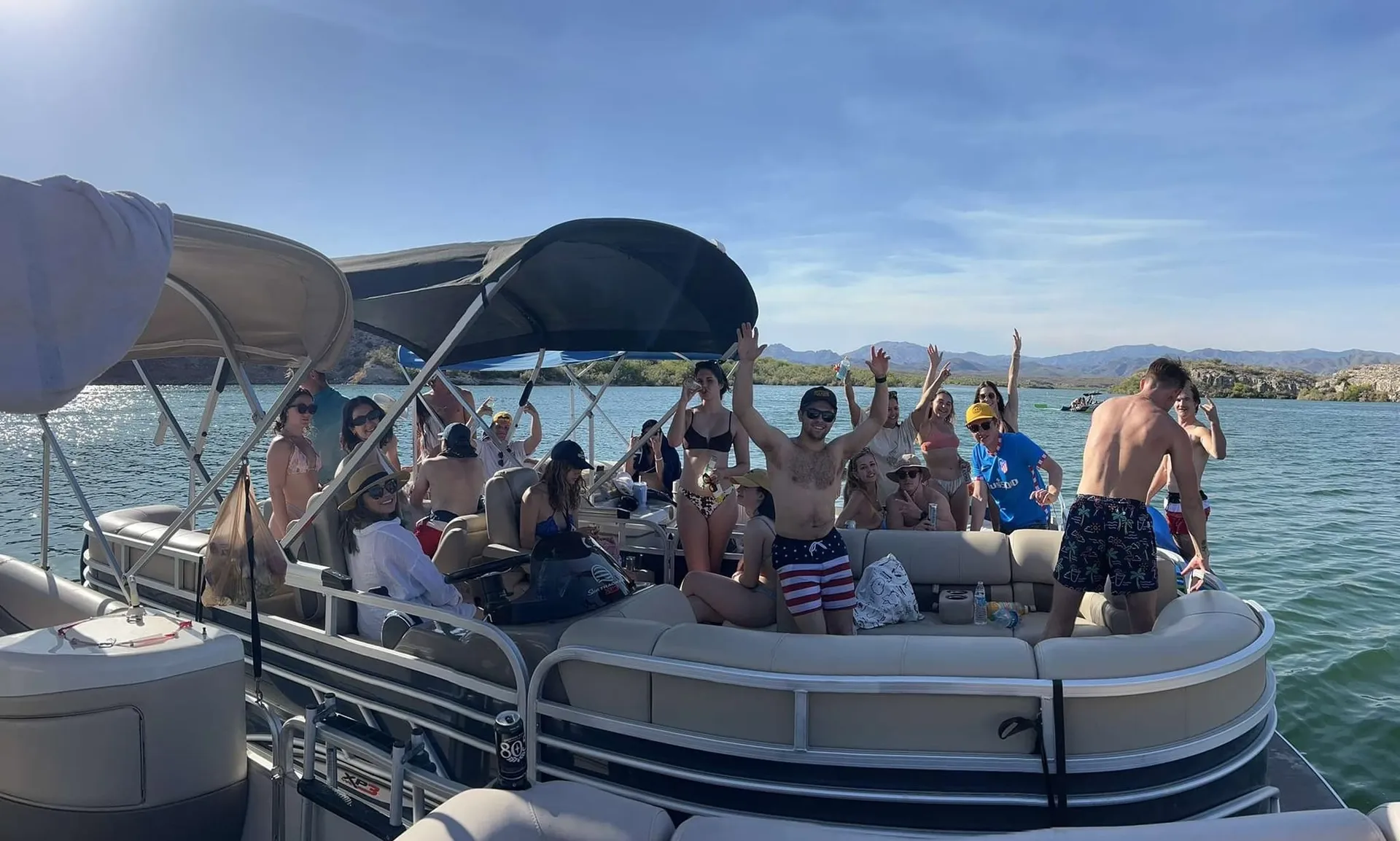 SUN TRACKER PARTY BARGE 22 DLX in Morristown, AZ