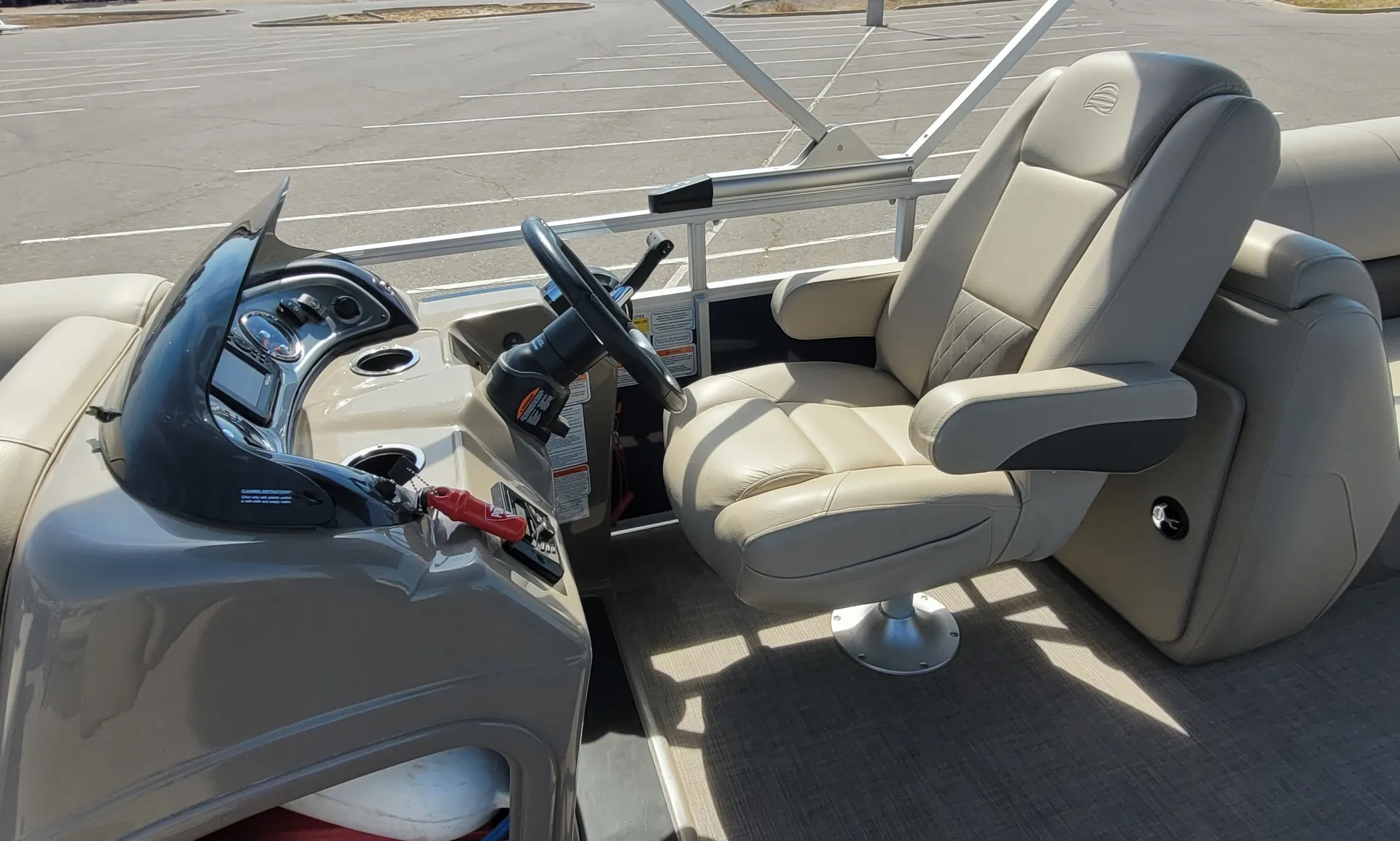 SUN TRACKER PARTY BARGE 22 DLX in Morristown, AZ — photo 6