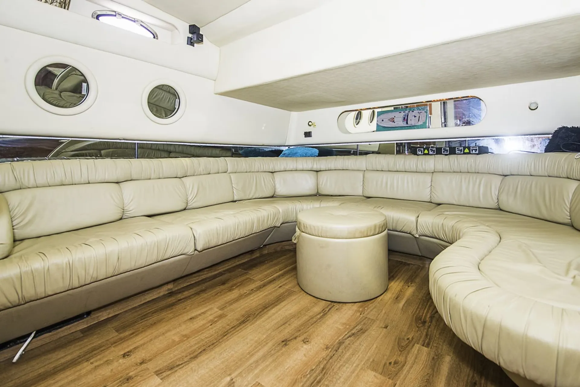 Sea Ray Boats Sundancer 50 in Chicago, IL — photo 5
