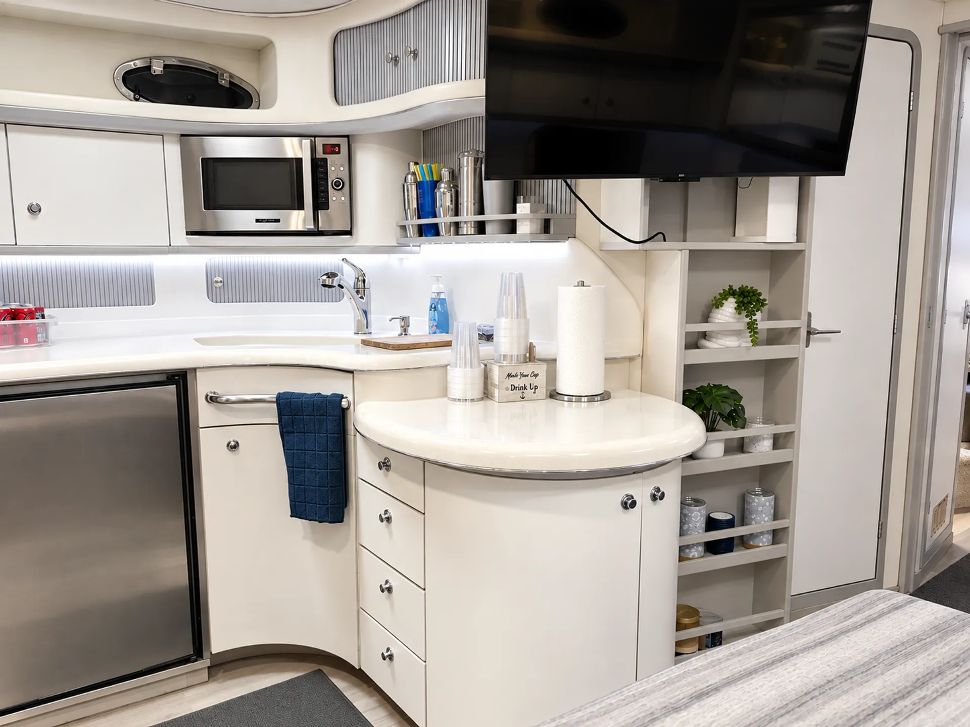 Sea Ray 450 Sundancer in San Diego, CA — photo 10