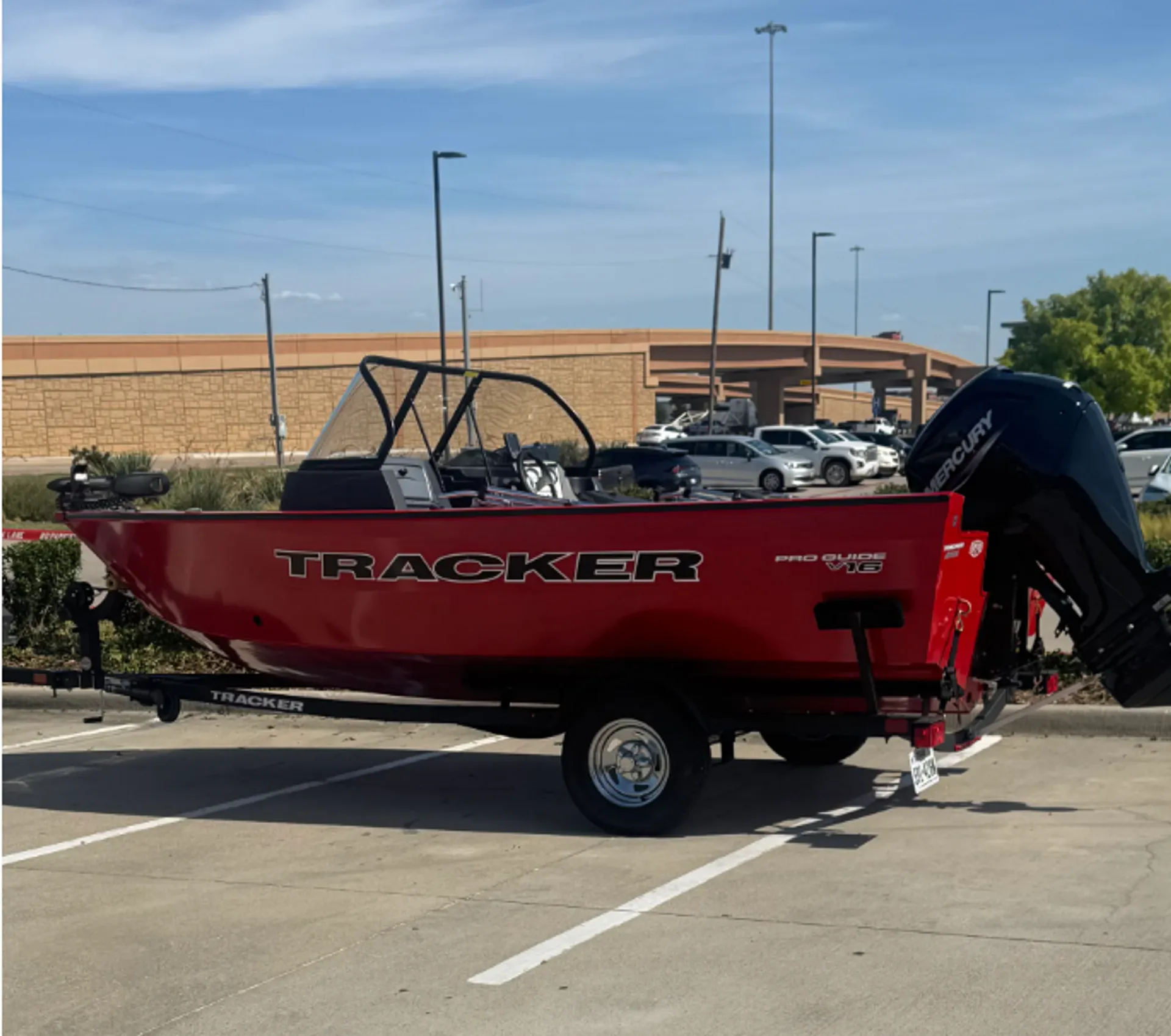 TRACKER BY TRACKER MARINE PRO GUIDE V-16 WT in Mineral Wells, TX