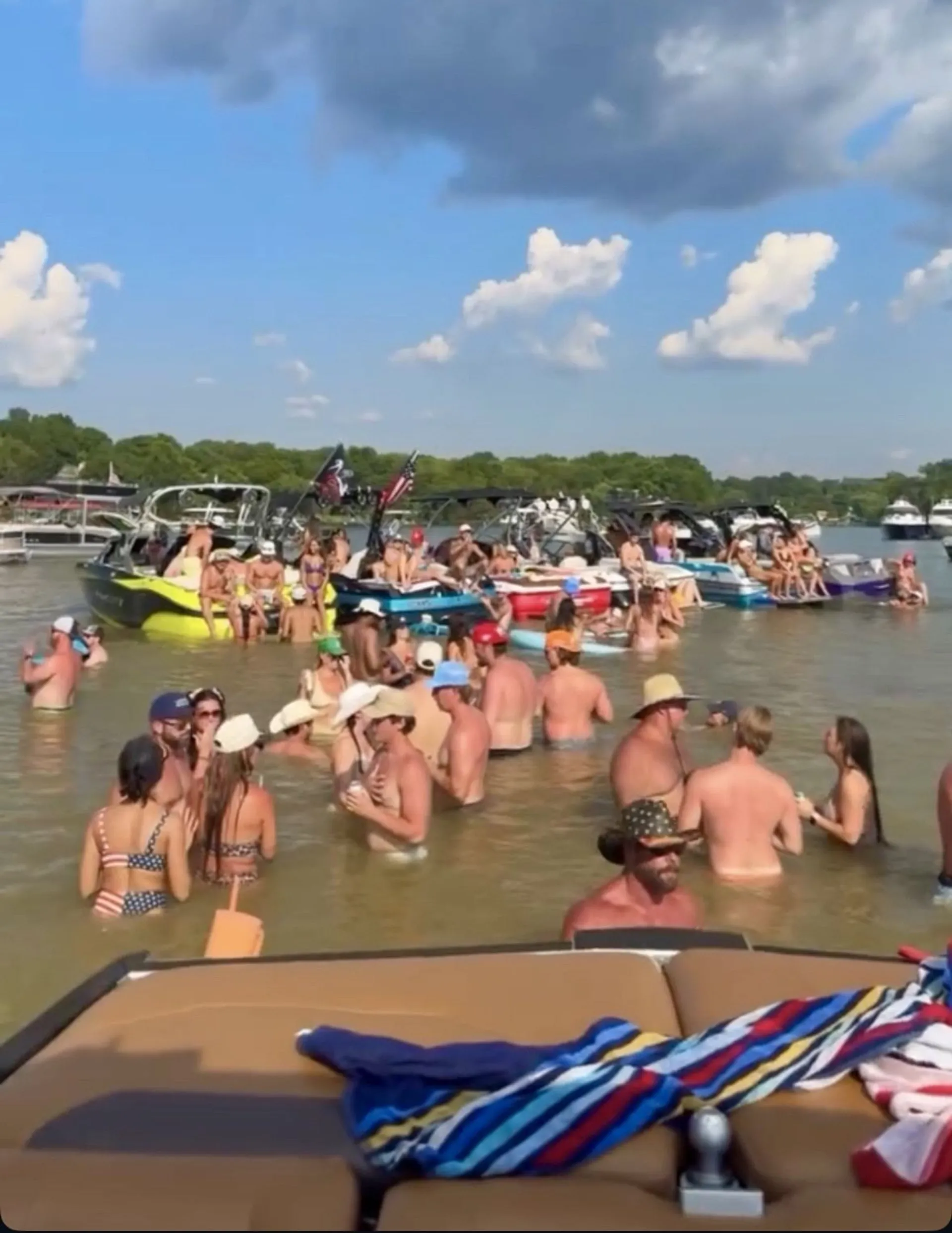 MALIBU BOATS WAKESETTER 25 LSV in Hendersonville, TN — photo 7