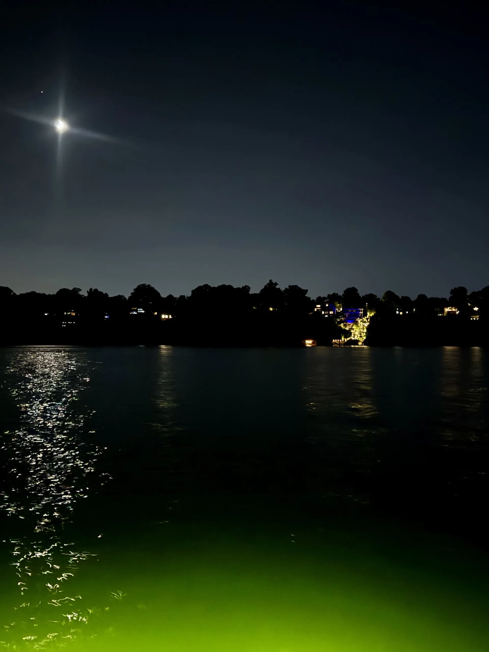 Experience Nashville Lake Life with 25' Malibu Wakeboat upto 12 Ppl