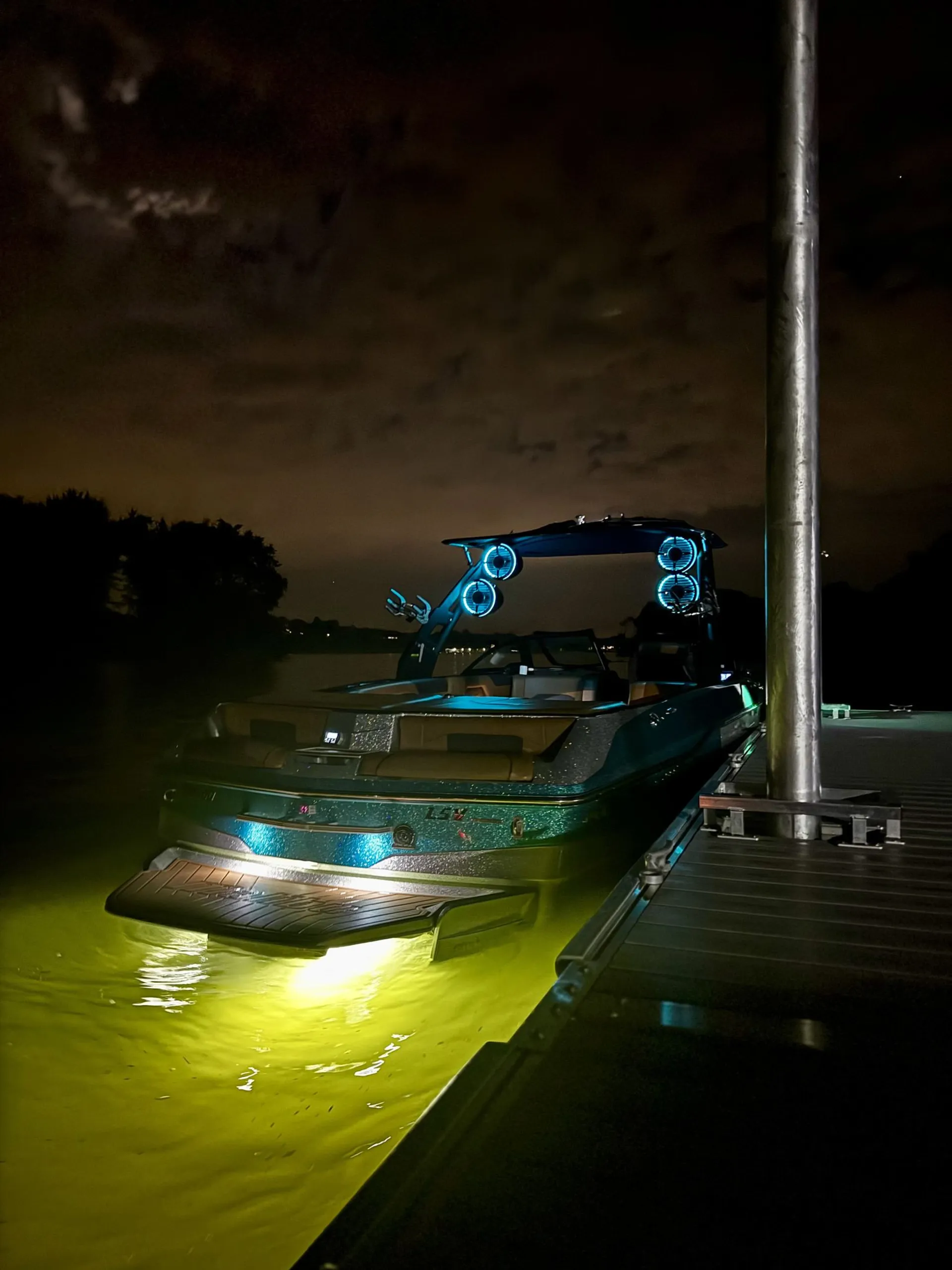 MALIBU BOATS WAKESETTER 25 LSV in Hendersonville, TN — photo 2