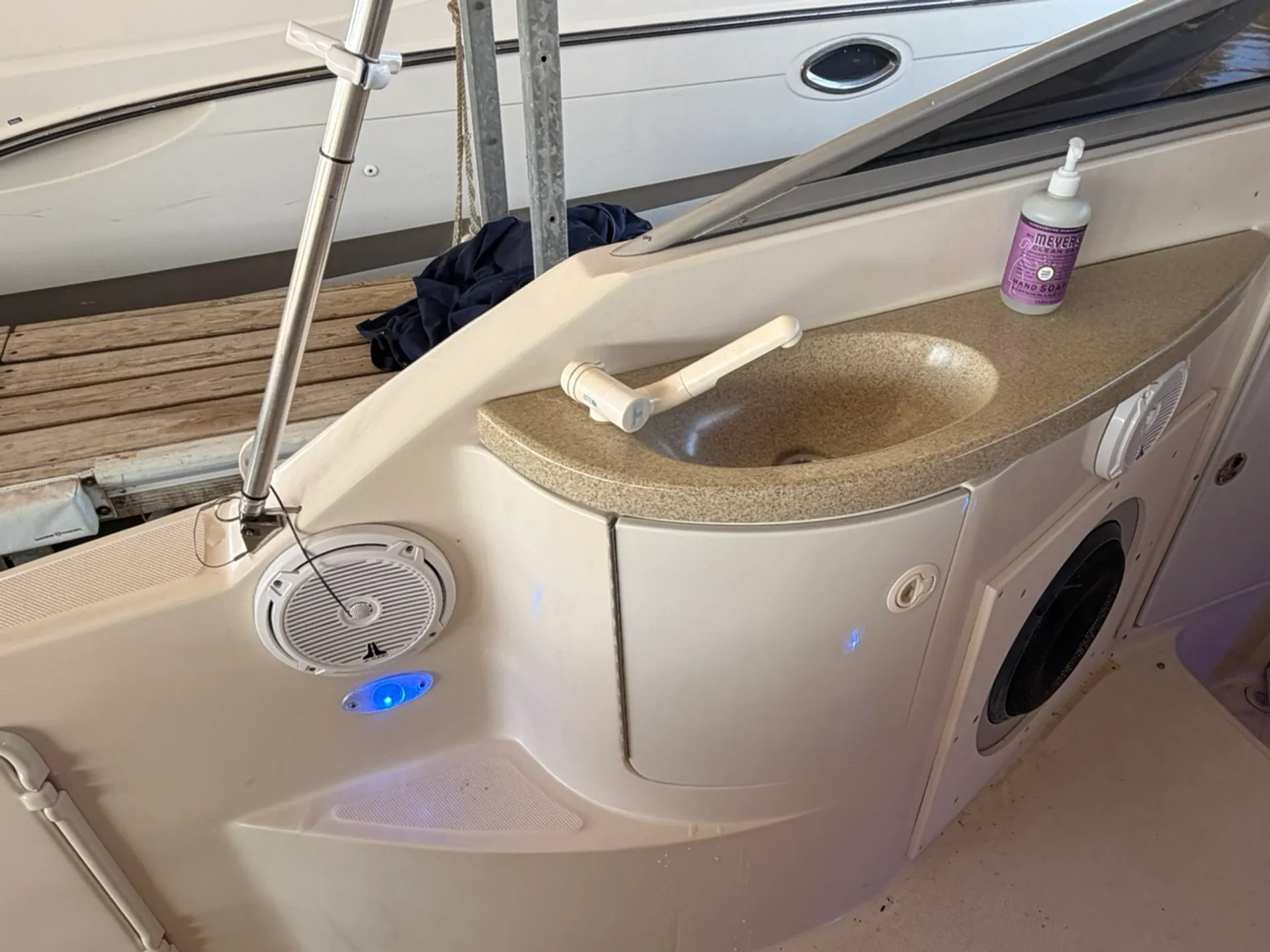 30’ Regal Commodore 2665 – Your Perfect Lake Norman Getaway