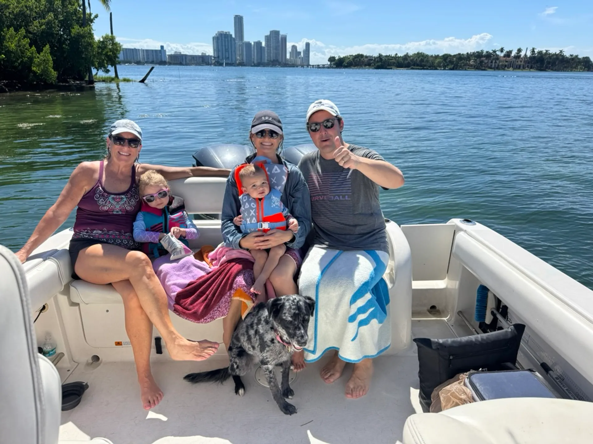 SEA MAVERICK 27’ | YOU DESIGN YOUR TOUR. ENJOY MIAMI WATER AND VIEWS