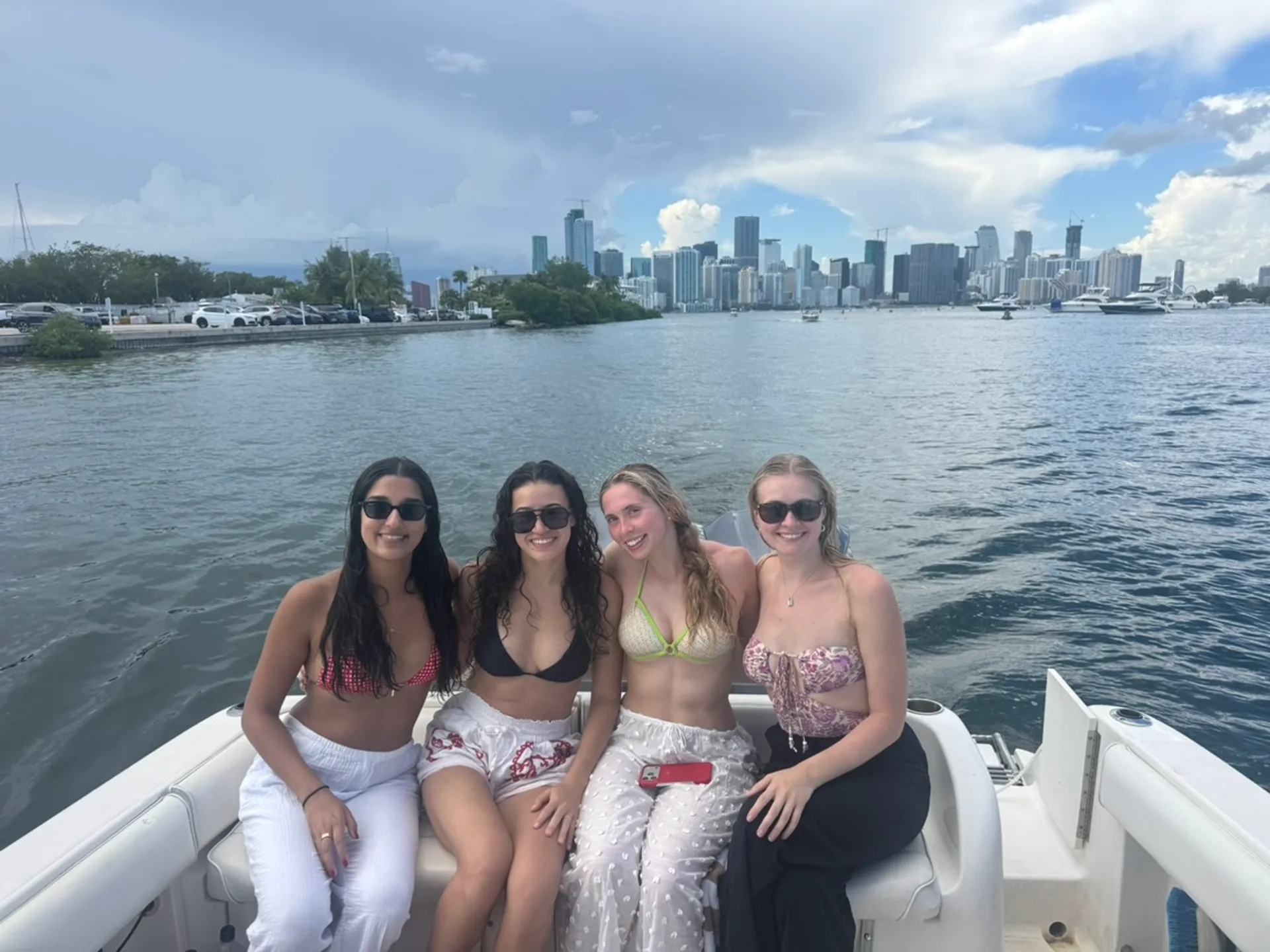 SEA MAVERICK 27’ | YOU DESIGN YOUR TOUR. ENJOY MIAMI WATER AND VIEWS