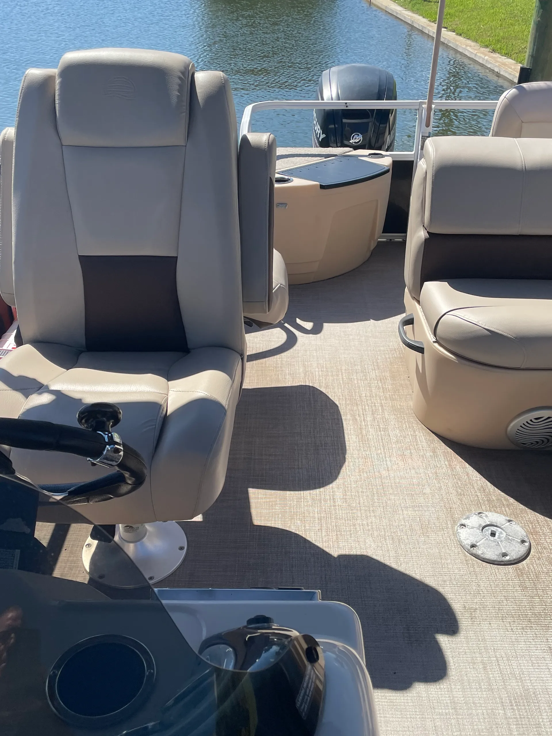 SUN TRACKER FISHIN' BARGE 20 DLX in Palm Coast, FL — photo 2