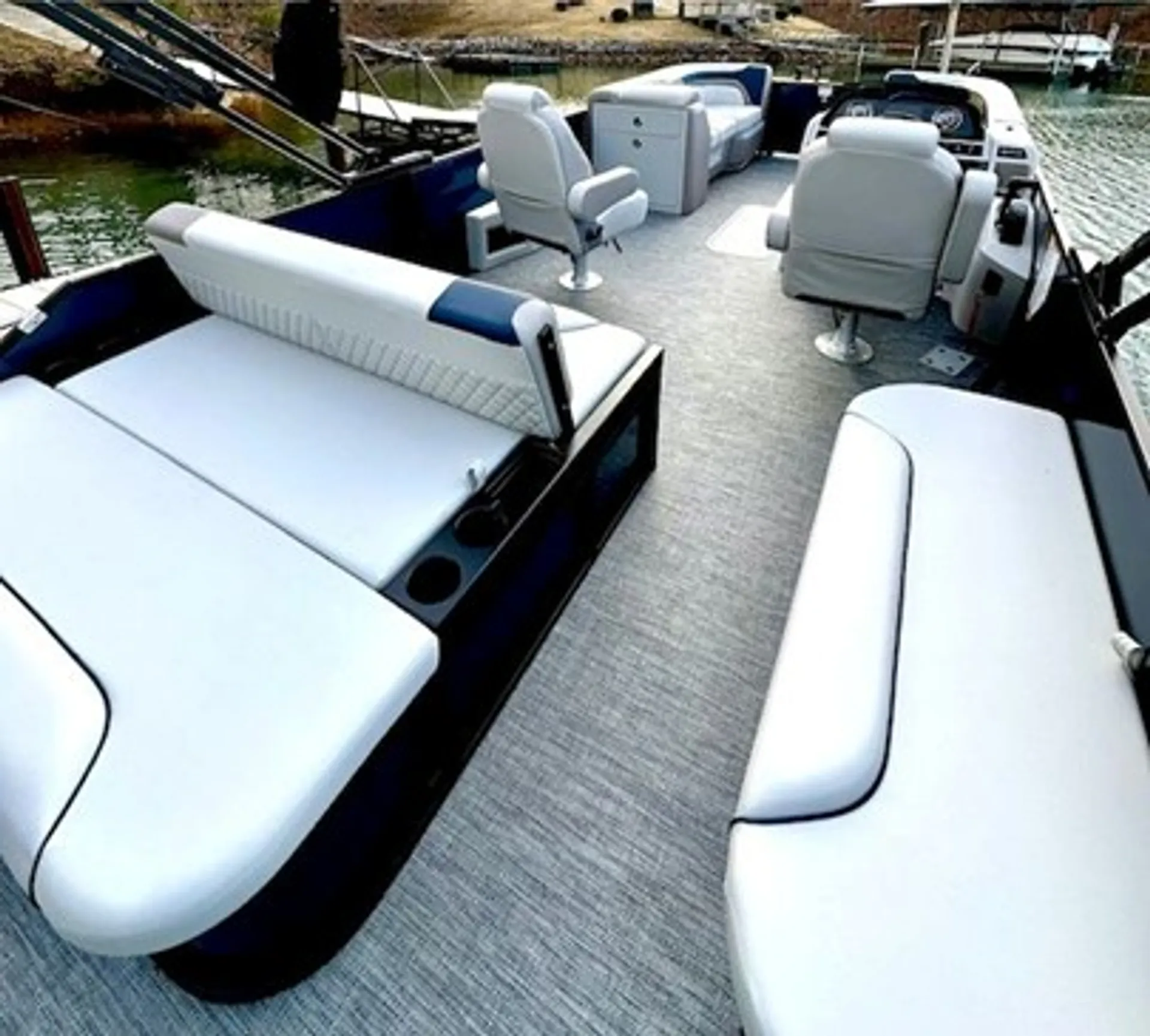 2025 Godfrey Sweetwater Lounge on Beautiful Lake Keowee