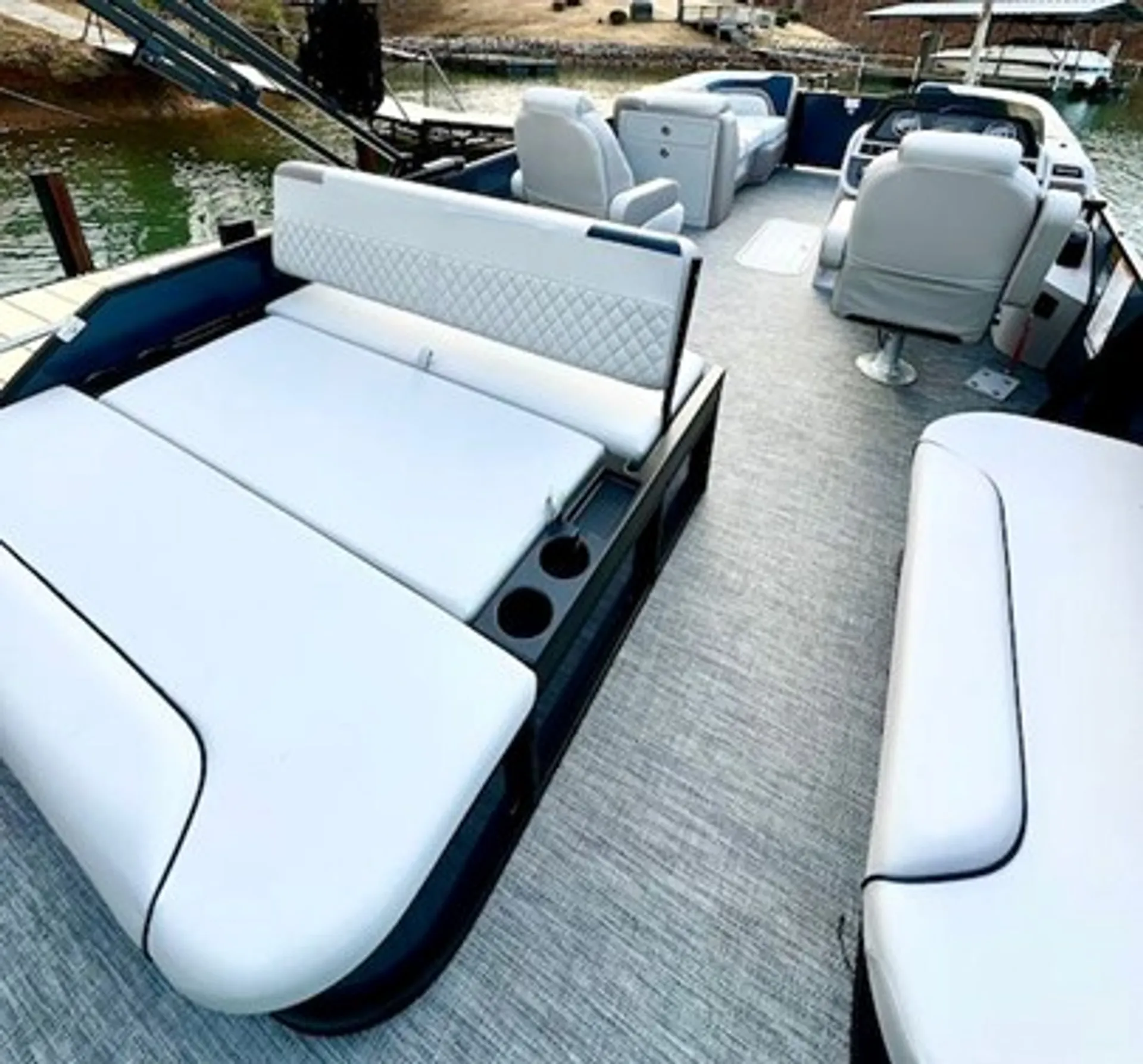 2025 Godfrey Sweetwater Lounge on Beautiful Lake Keowee