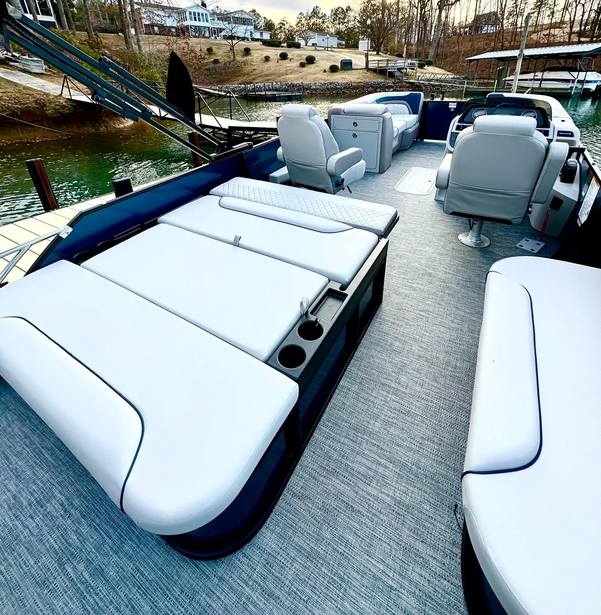 2025 Godfrey Sweetwater Lounge on Beautiful Lake Keowee