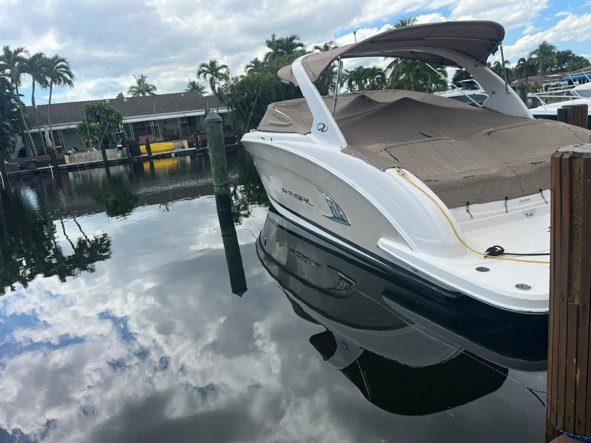 REGAL BOATS 3200 W/JOYSTICK in Pompano Beach, FL — photo 3