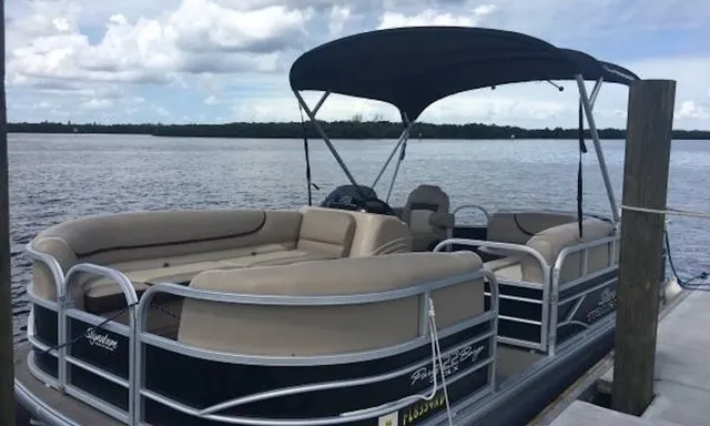 Rent a SUN TRACKER pontoon in Pottsboro, TX near me