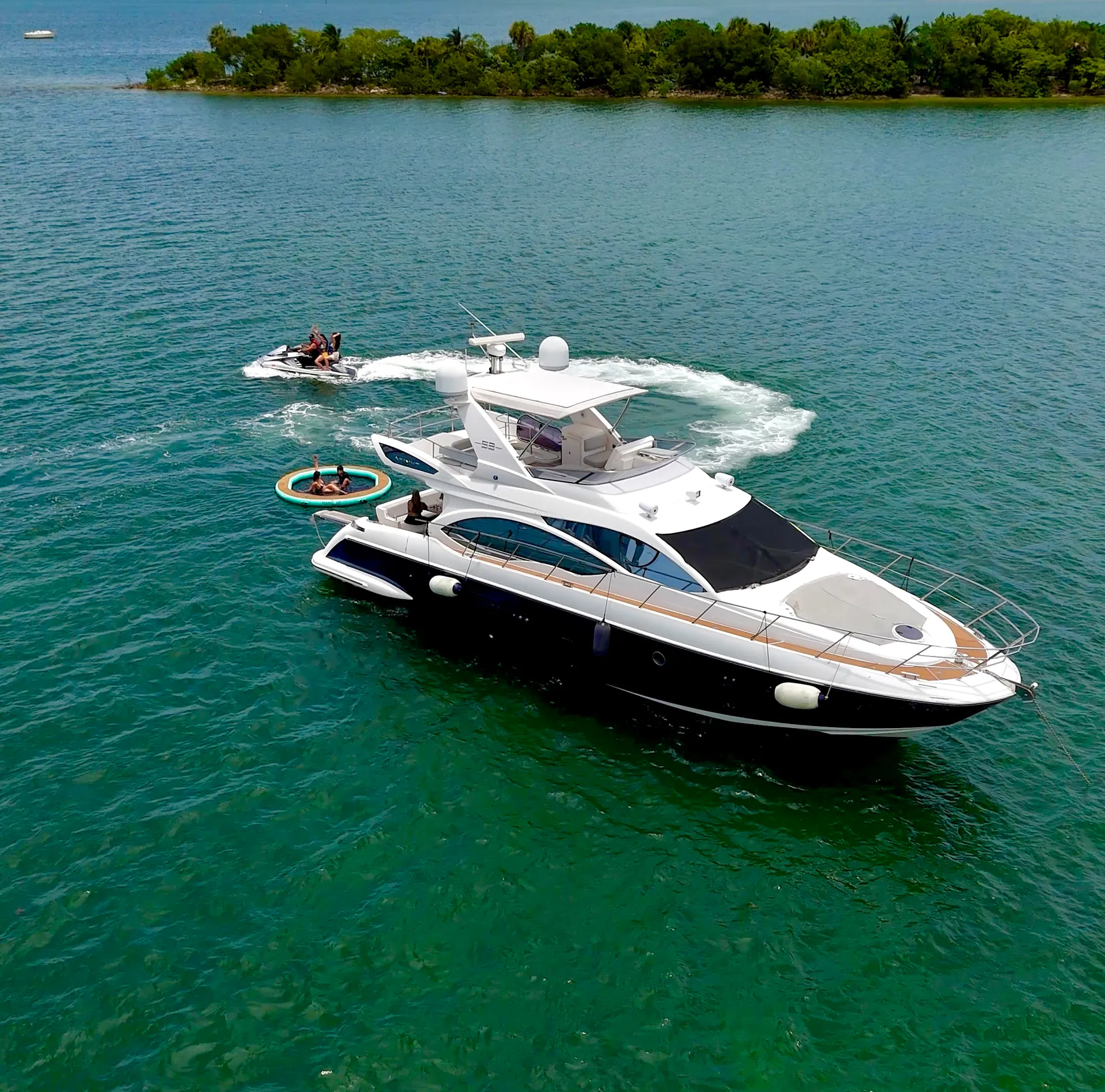 Azimut Yachts 55 Flybridge  in Miami, FL — photo 4