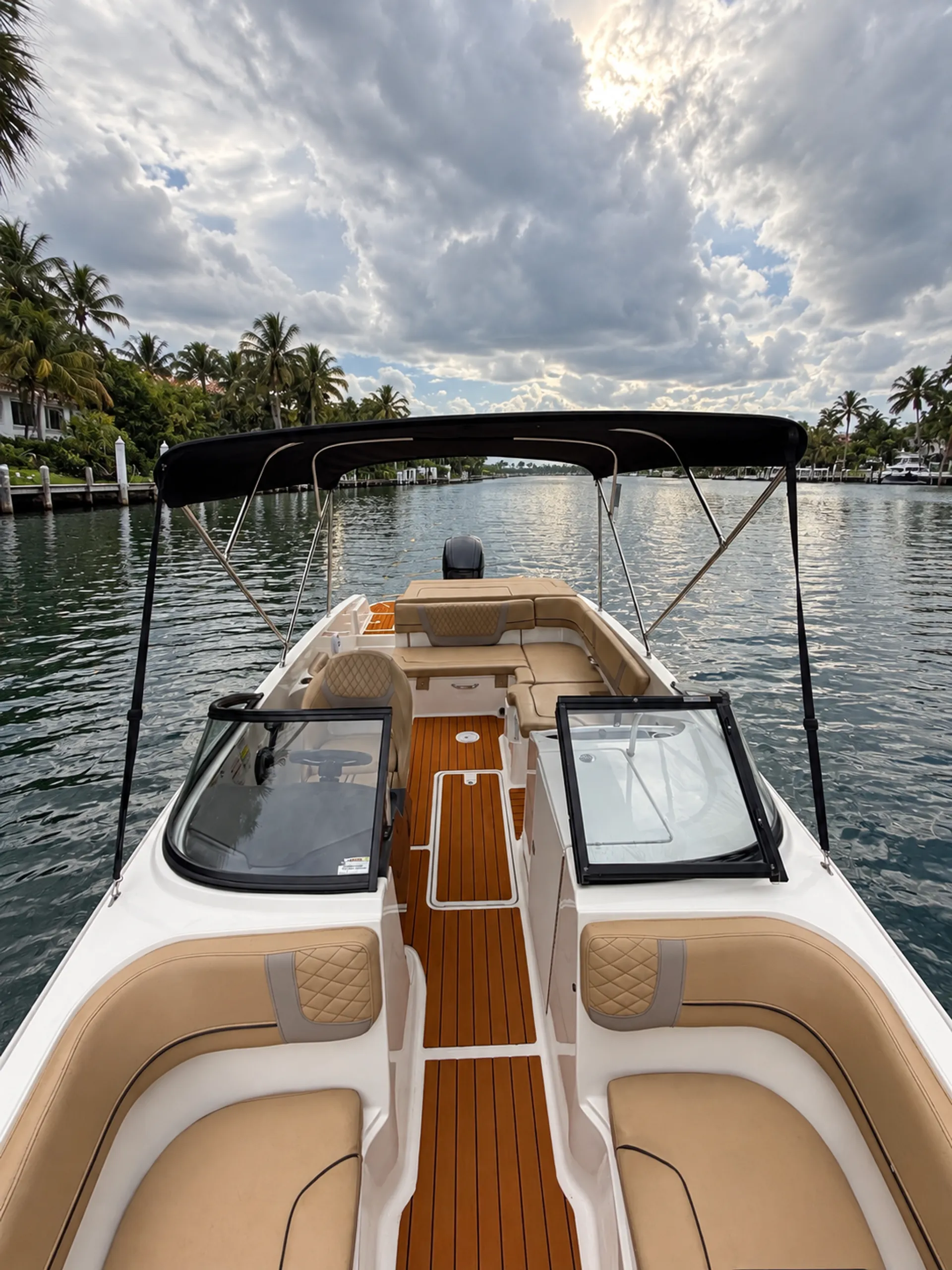 BAYLINER VR6 BOWRIDER in Riviera Beach, FL — photo 4