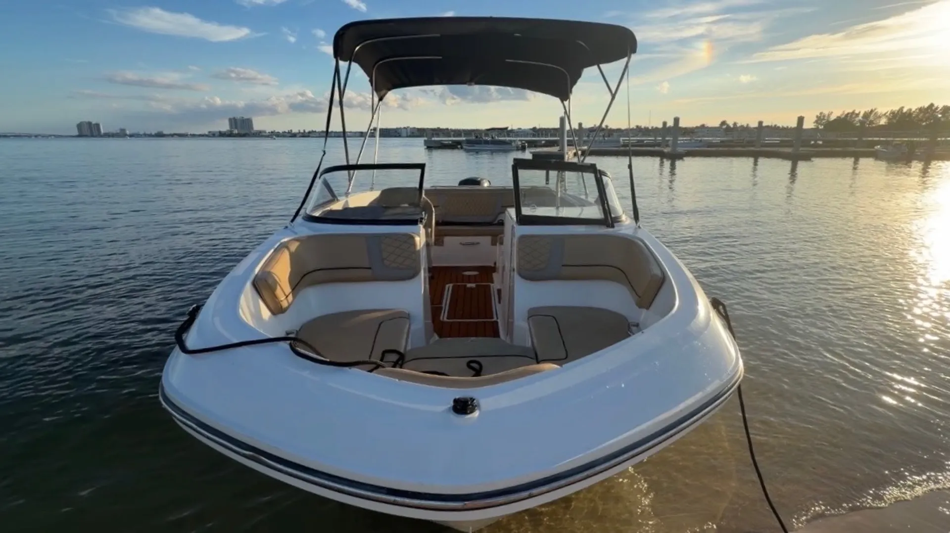 BAYLINER VR6 BOWRIDER in Riviera Beach, FL — photo 2