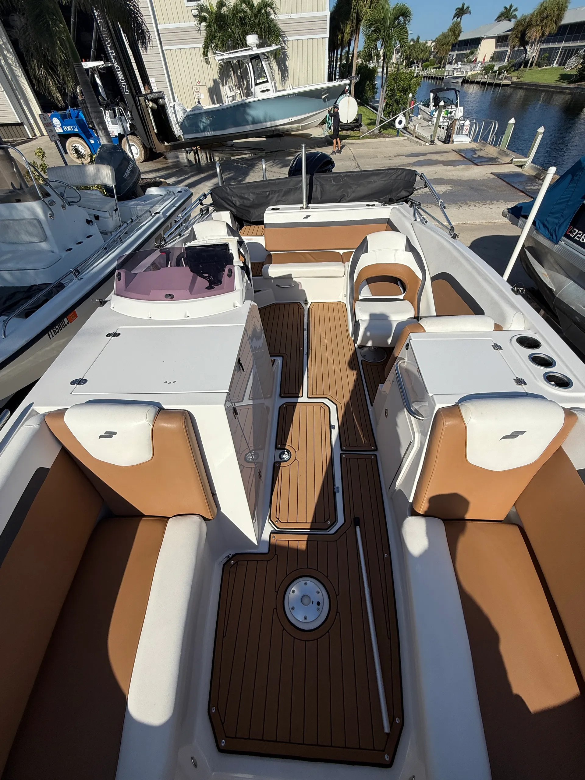Starcraft SVX 231 DH OB in Cape Coral, FL — photo 3