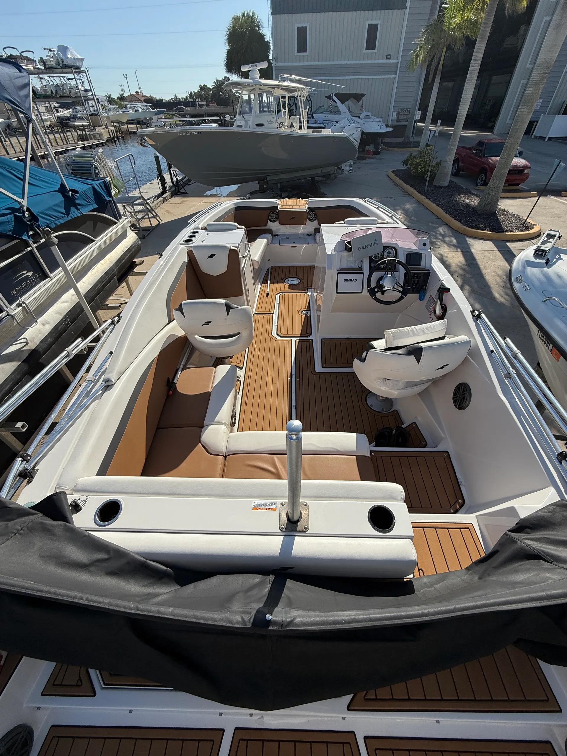 Starcraft SVX 231 DH OB in Cape Coral, FL — photo 4