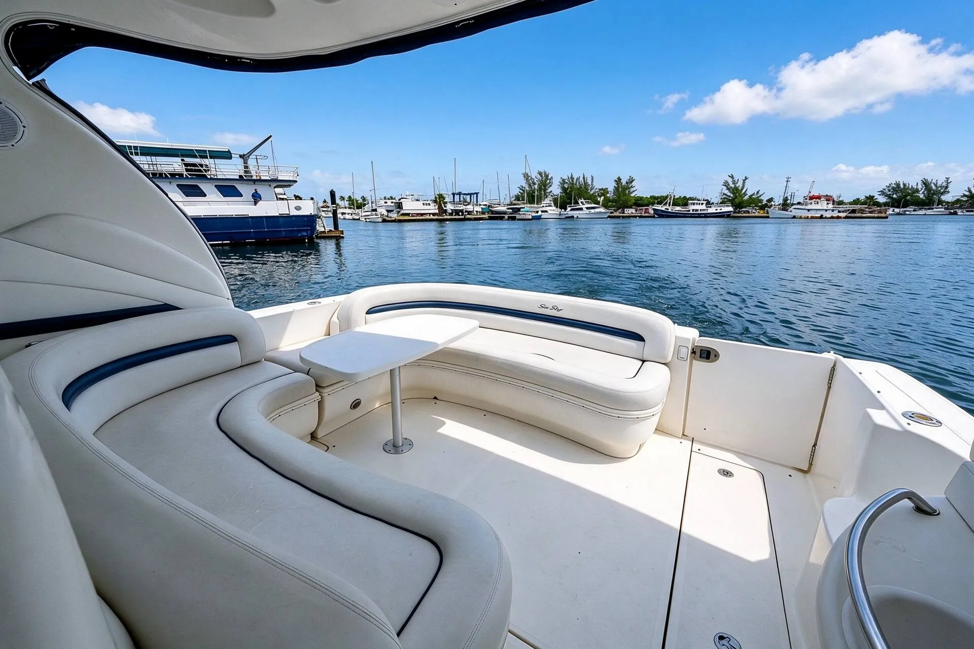 Sea Ray Boats 420 Sundancer in Key West, FL — photo 5