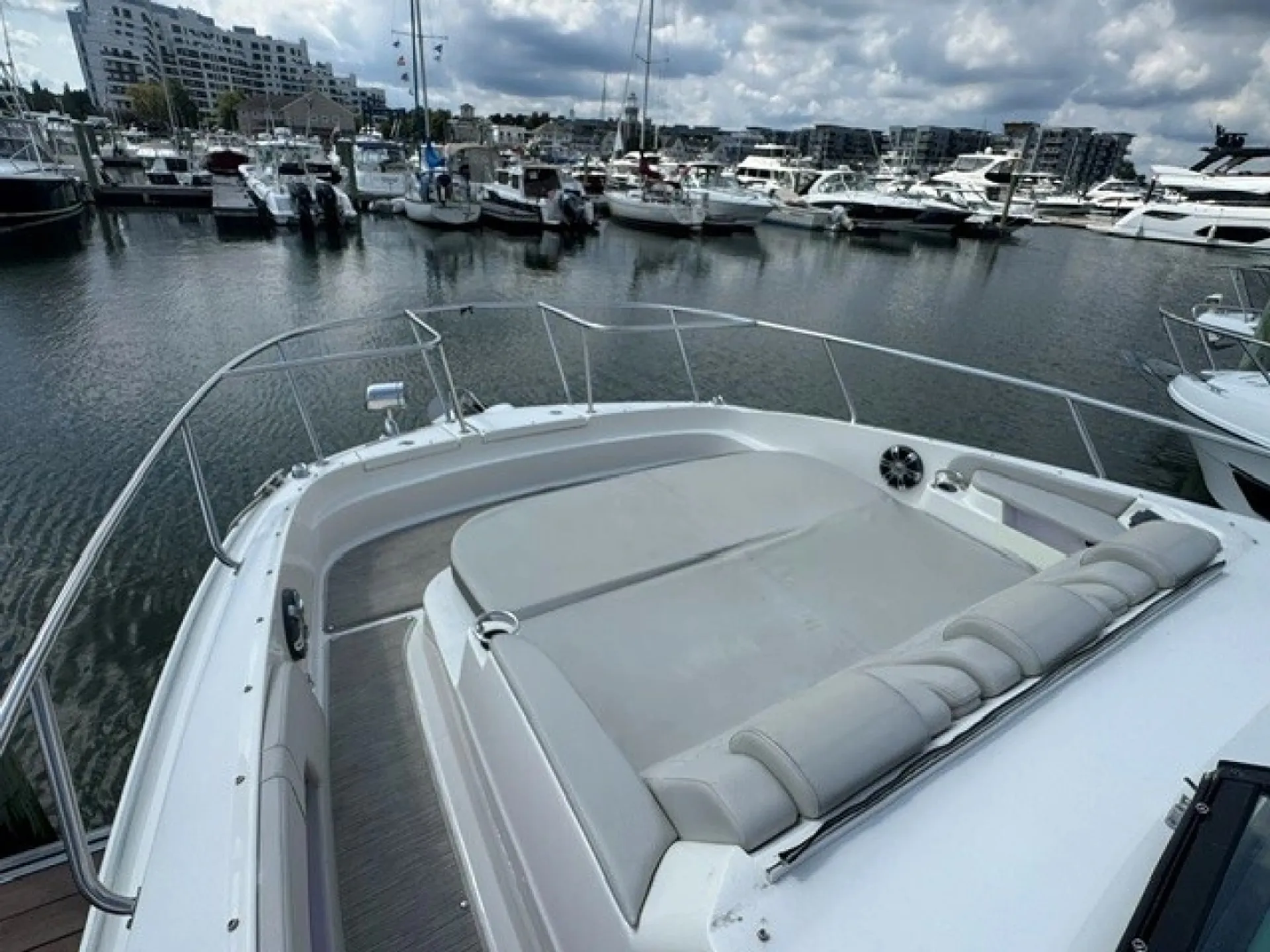 SEA RAY BOATS SUNDANCER 320 in New York, NY — photo 3