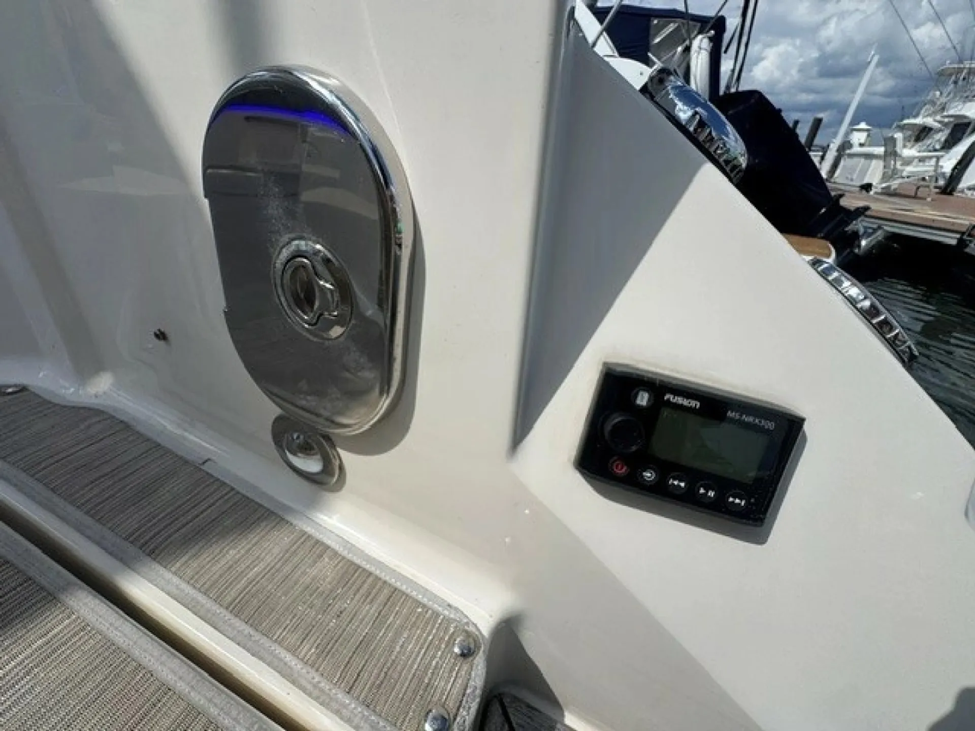 SEA RAY BOATS SUNDANCER 320 in New York, NY — photo 9