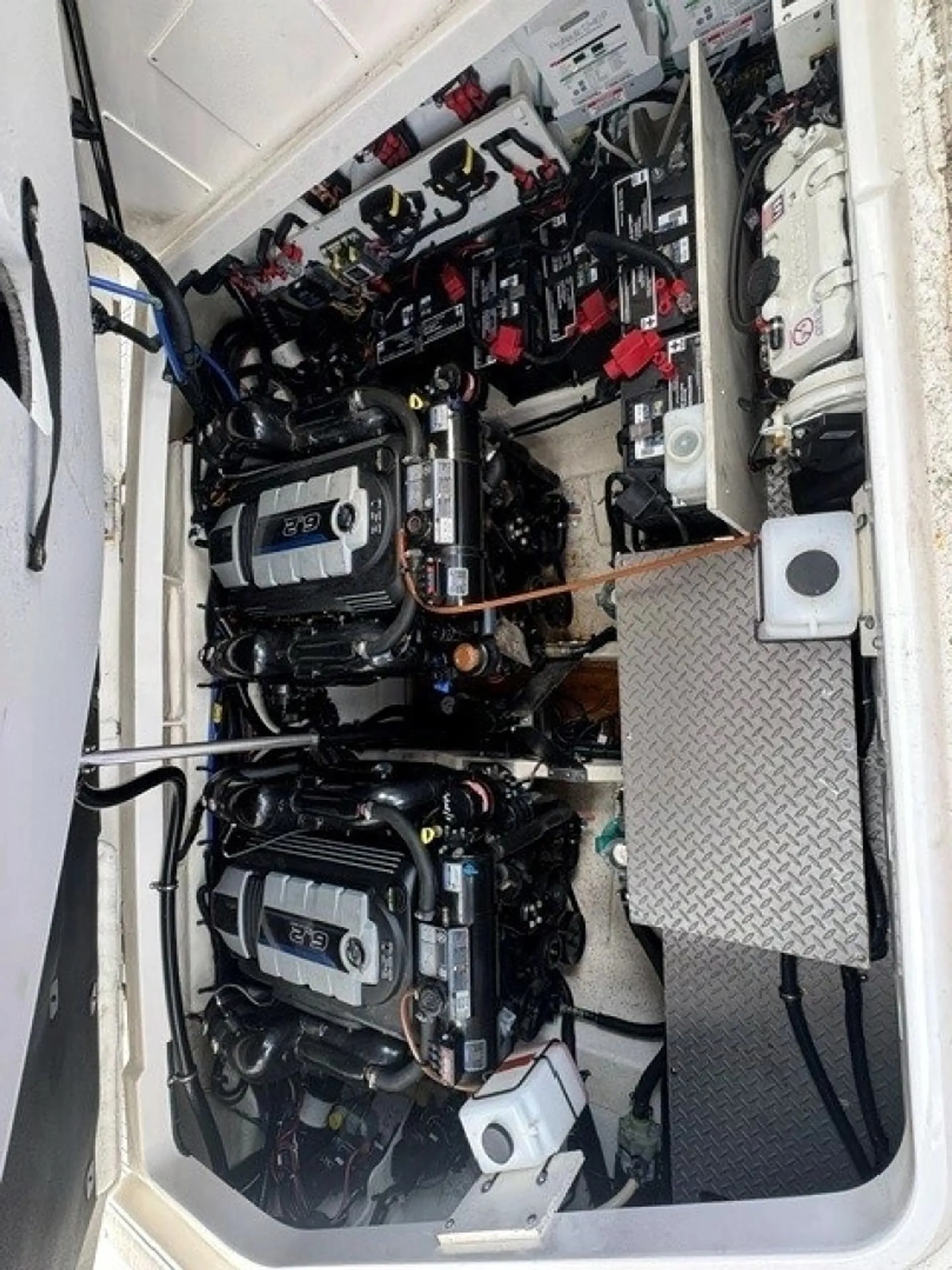 2020 Sea Ray 320 Sundancer — Premium 32’ Cruiser