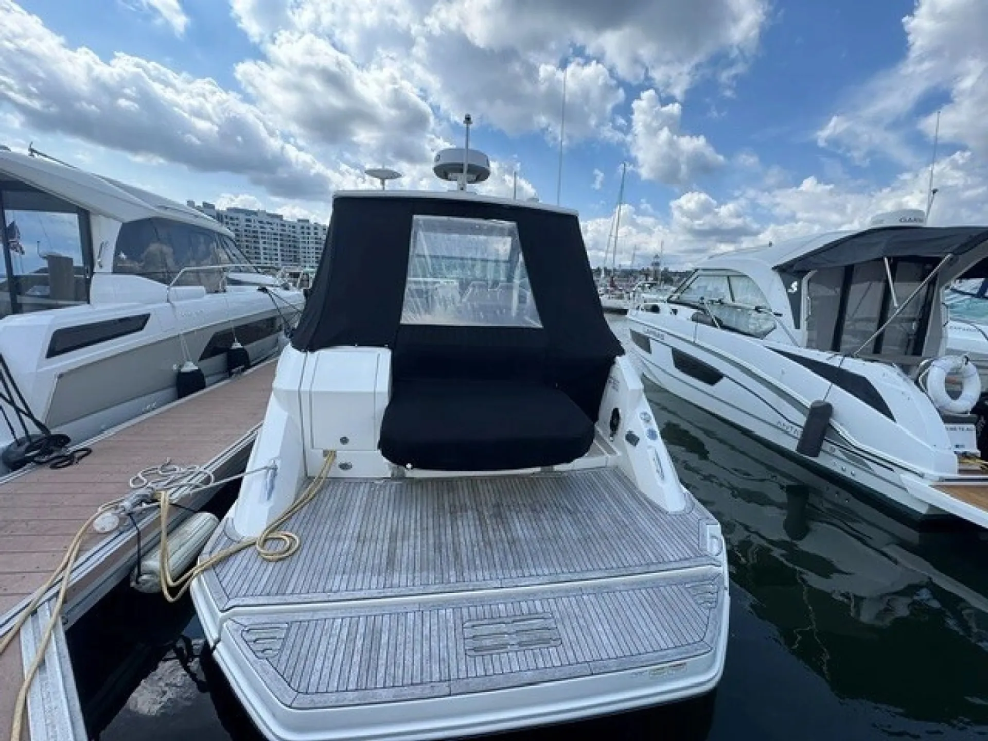 SEA RAY BOATS SUNDANCER 320 in New York, NY — photo 2