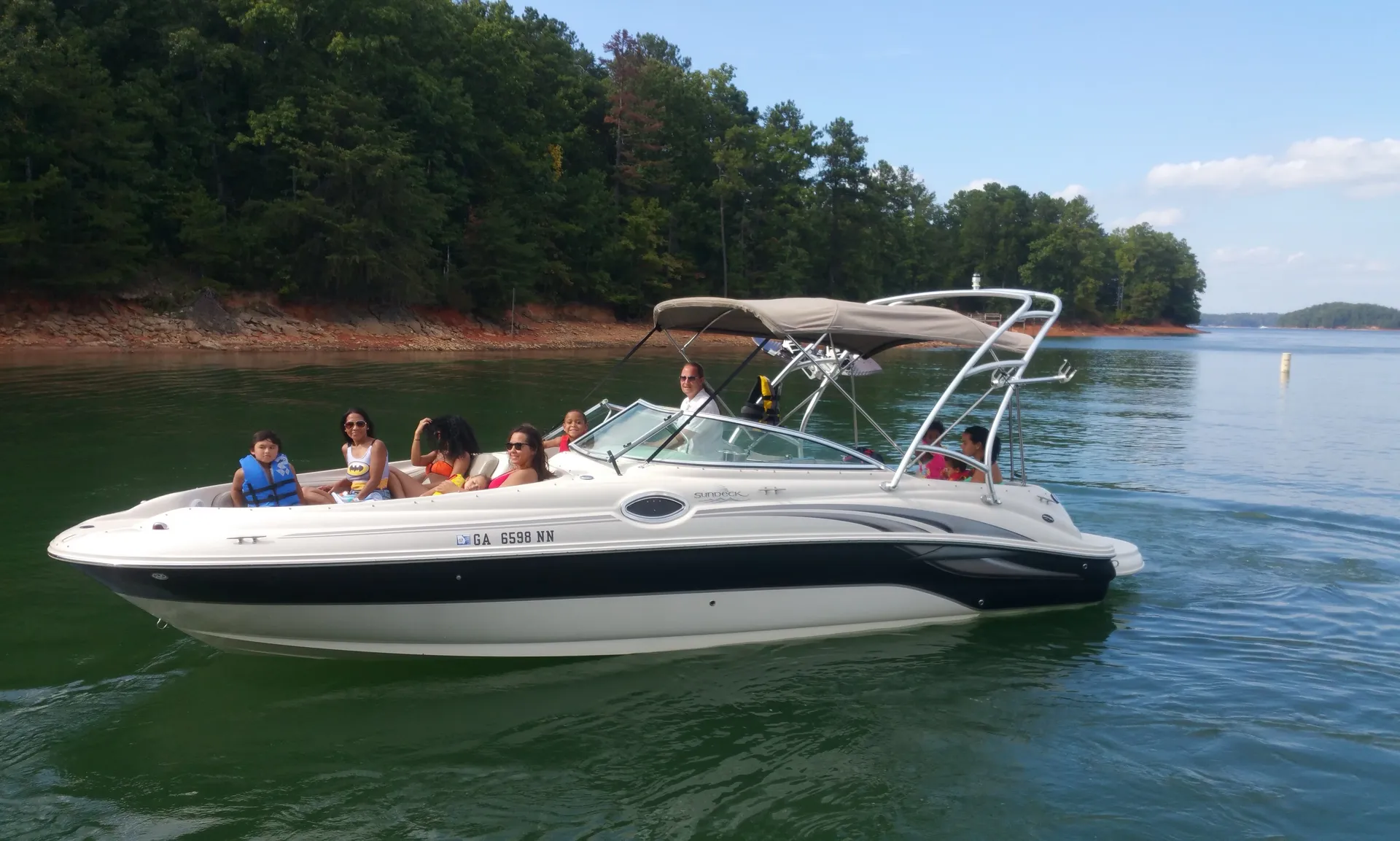 Sea Ray Boats 240 Sundeck in Buford, GA