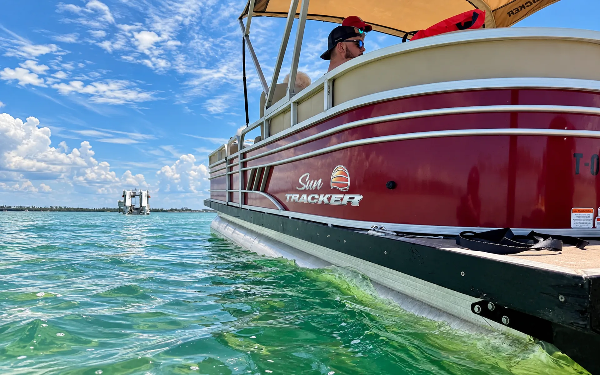 SUN TRACKER SPORTFISH 22 DLX in Holmes Beach, FL — photo 10