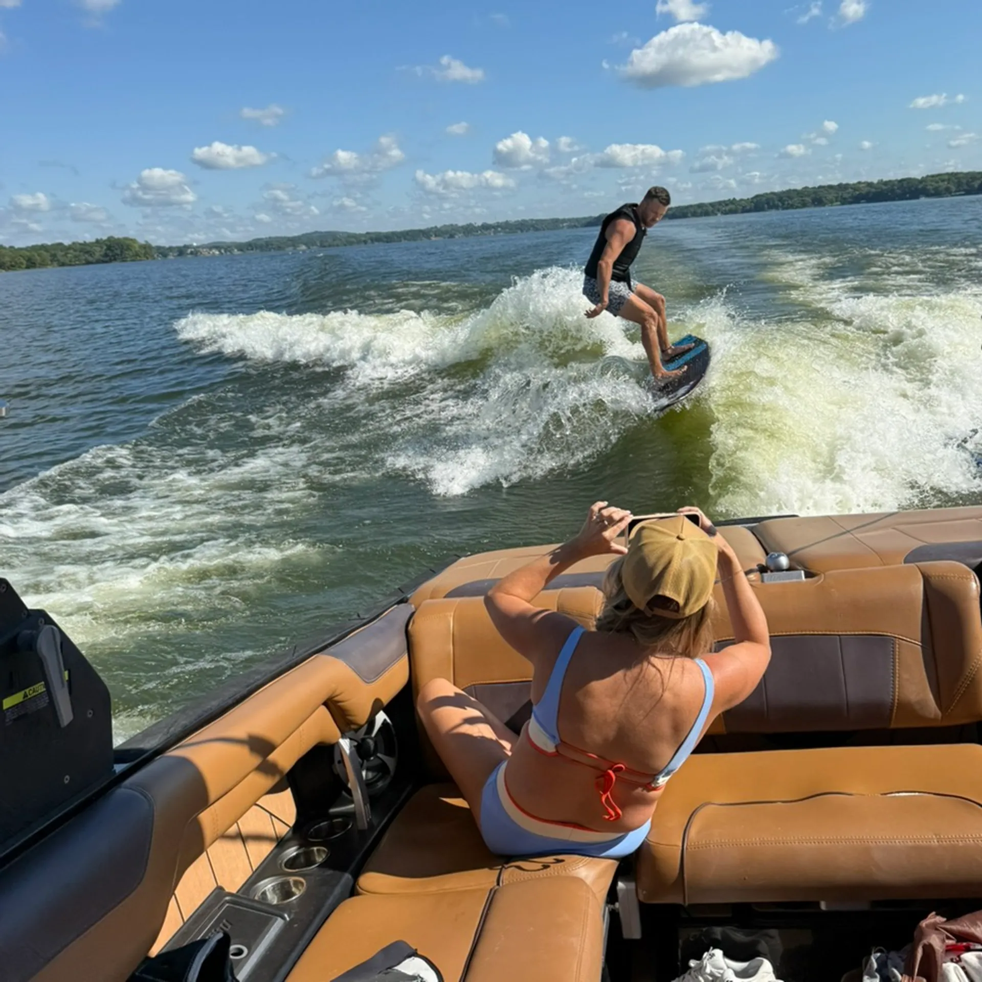 Experience Nashville Lake Life with 25' Malibu Wakeboat upto 12 Ppl