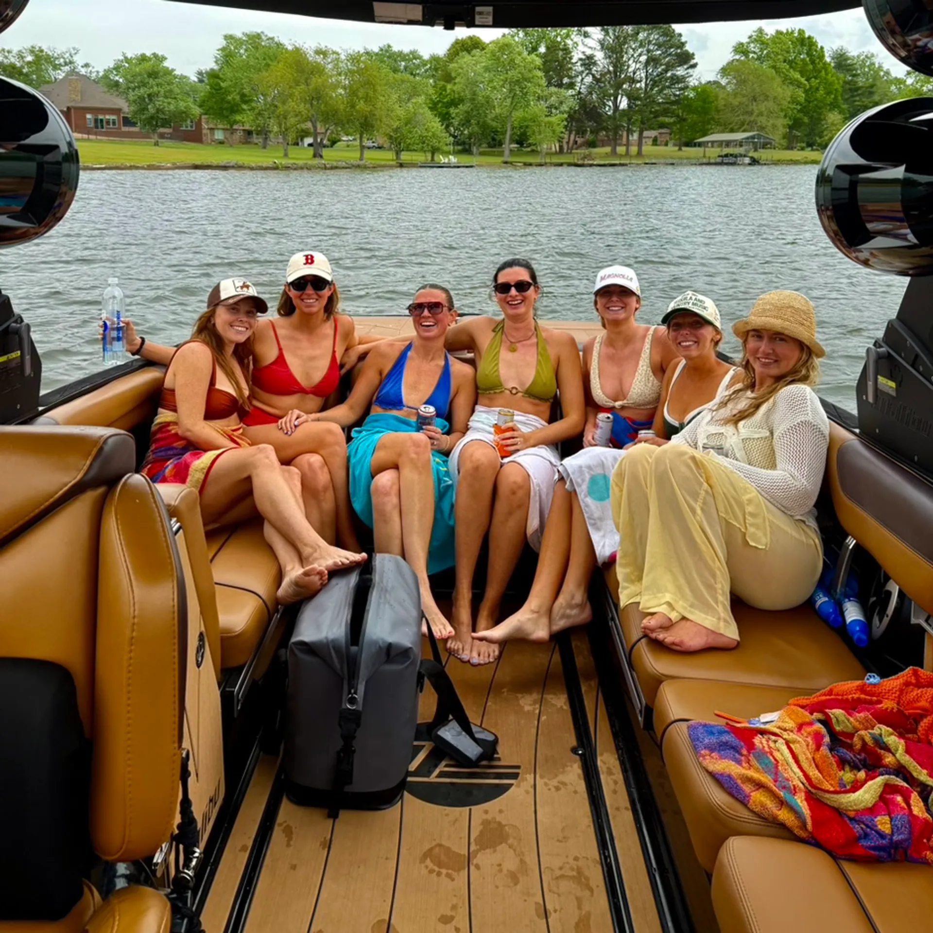 Experience Nashville Lake Life with 25' Malibu Wakeboat upto 12 Ppl