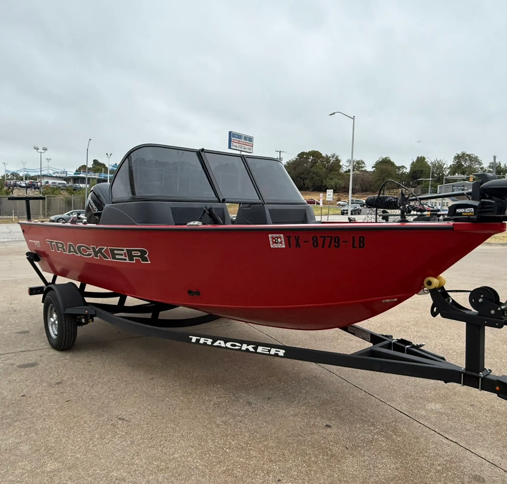 TRACKER BY TRACKER MARINE PRO GUIDE V-16 WT in Mineral Wells, TX