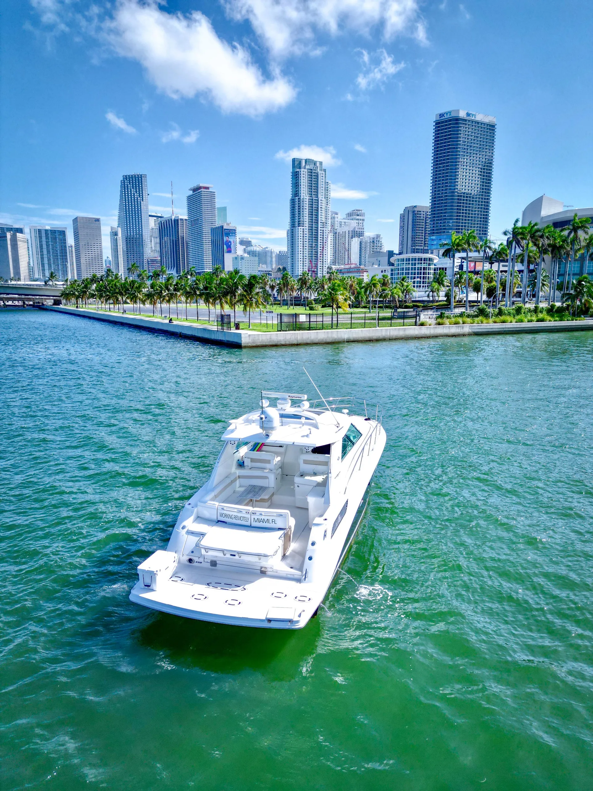 SEA RAY BOATS 450 SUNDANCER (ZEUS DRIVE) in Miami, FL — photo 6