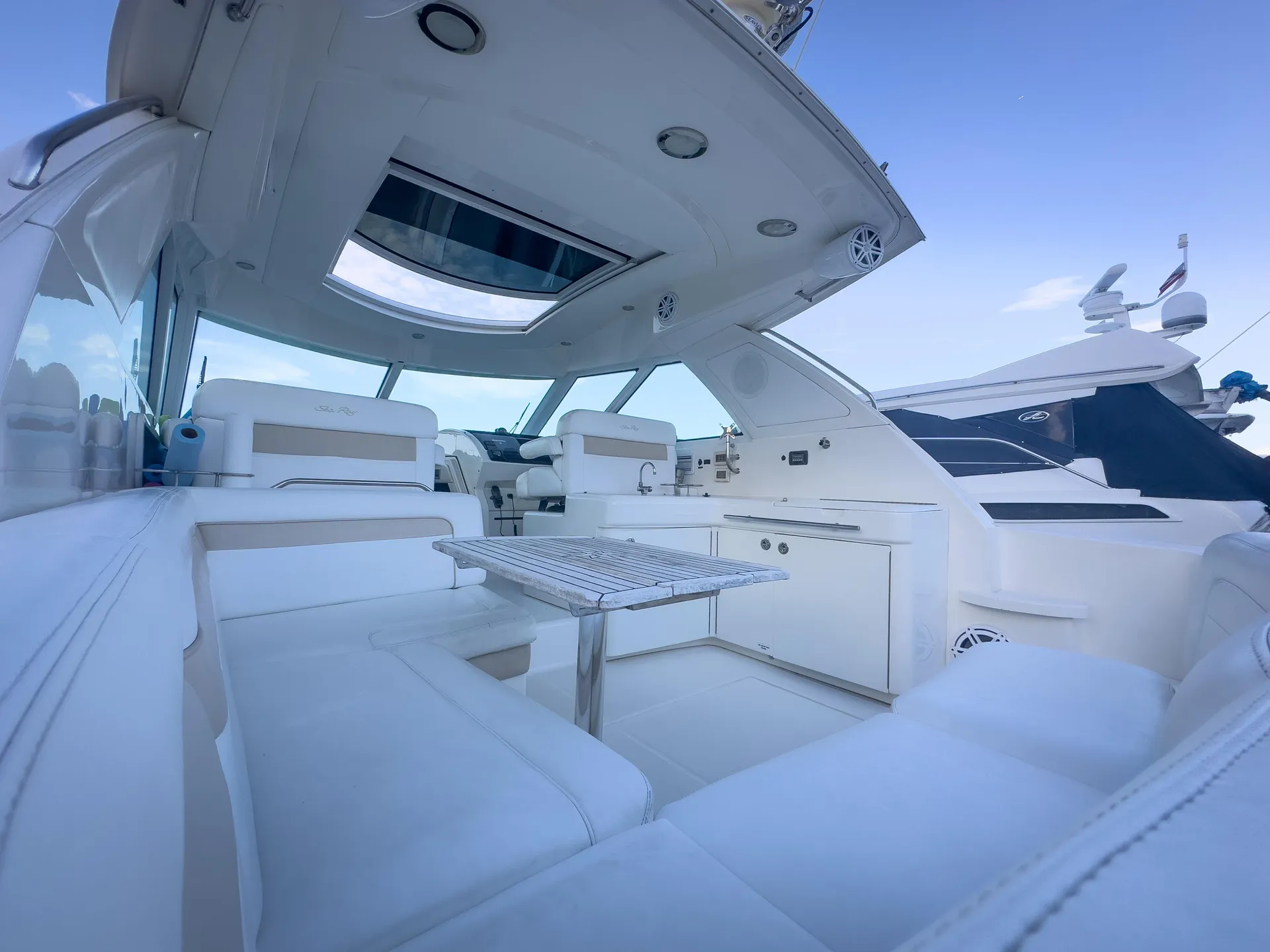 SEA RAY BOATS 450 SUNDANCER (ZEUS DRIVE) in Miami, FL — photo 7