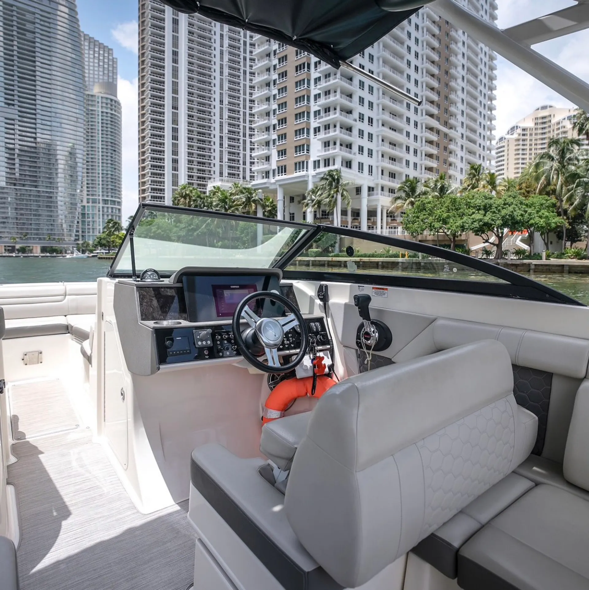 SEA RAY BOATS SDX 270 in Miami, FL — photo 4