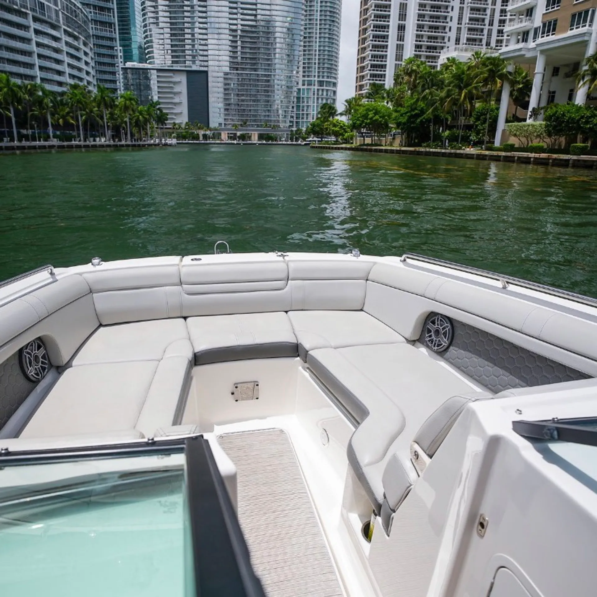 SEA RAY BOATS SDX 270 in Miami, FL — photo 3