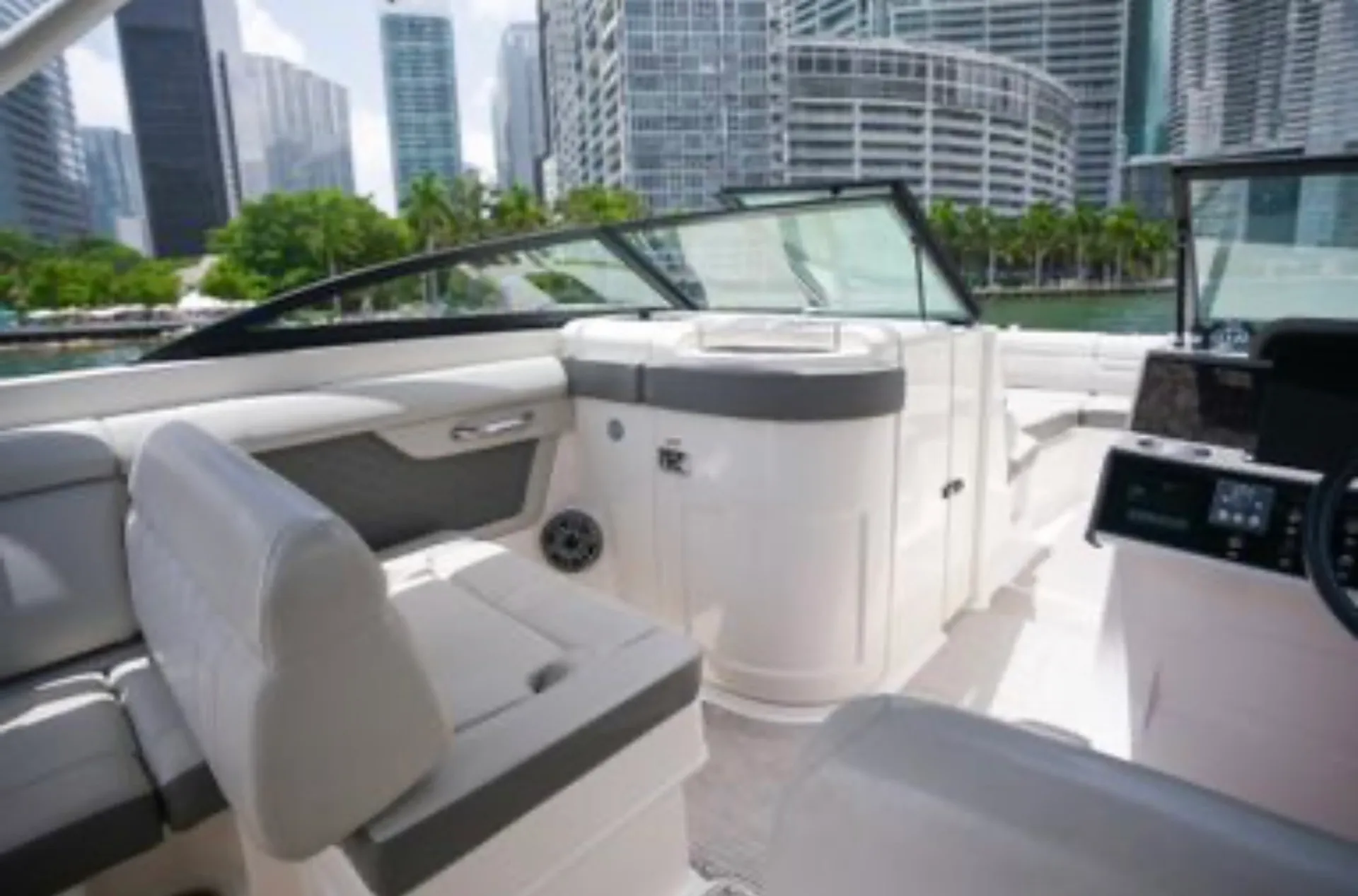SEA RAY BOATS SDX 270 in Miami, FL — photo 5