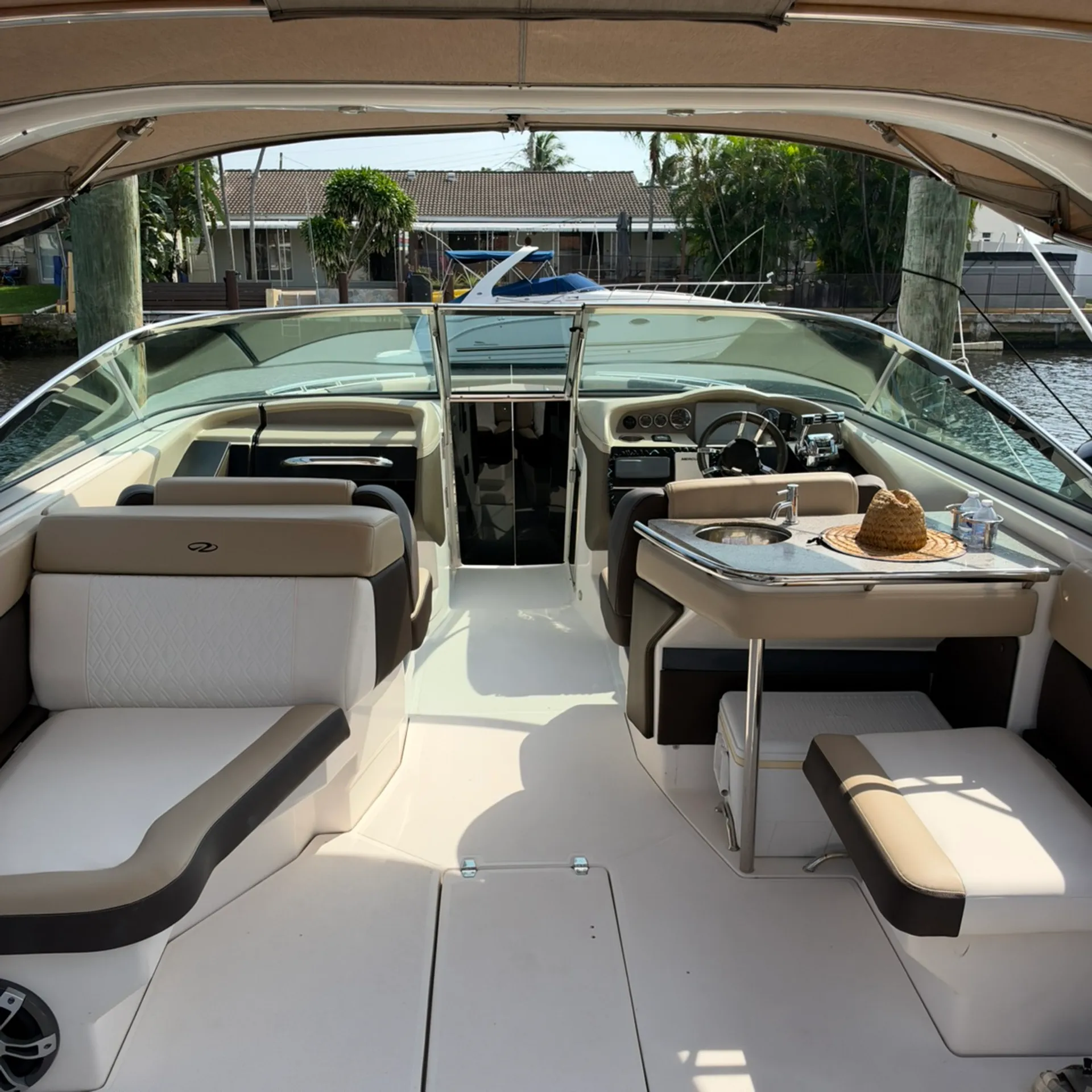 REGAL BOATS 3200 W/JOYSTICK in Pompano Beach, FL — photo 6