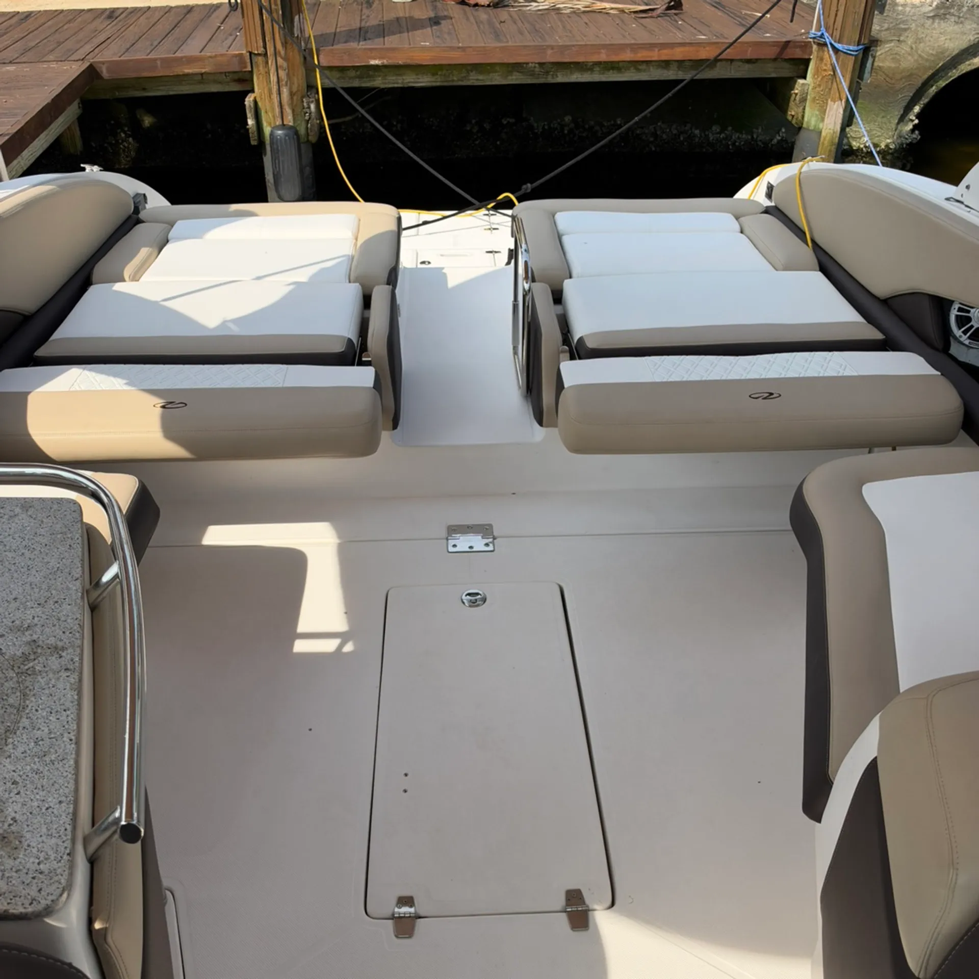 REGAL BOATS 3200 W/JOYSTICK in Pompano Beach, FL — photo 7