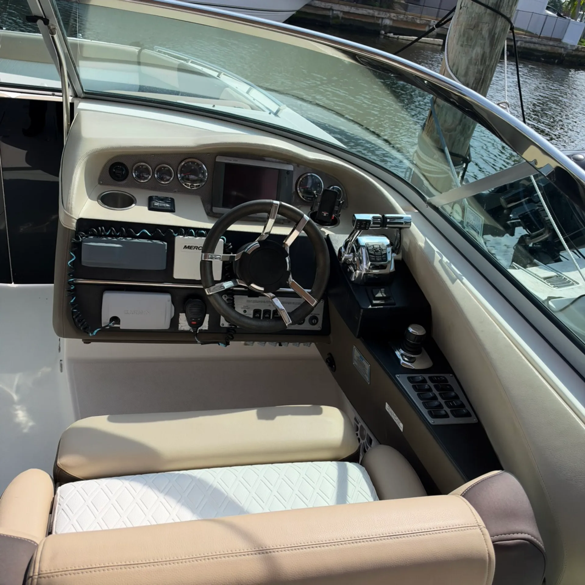 REGAL BOATS 3200 W/JOYSTICK in Pompano Beach, FL — photo 10